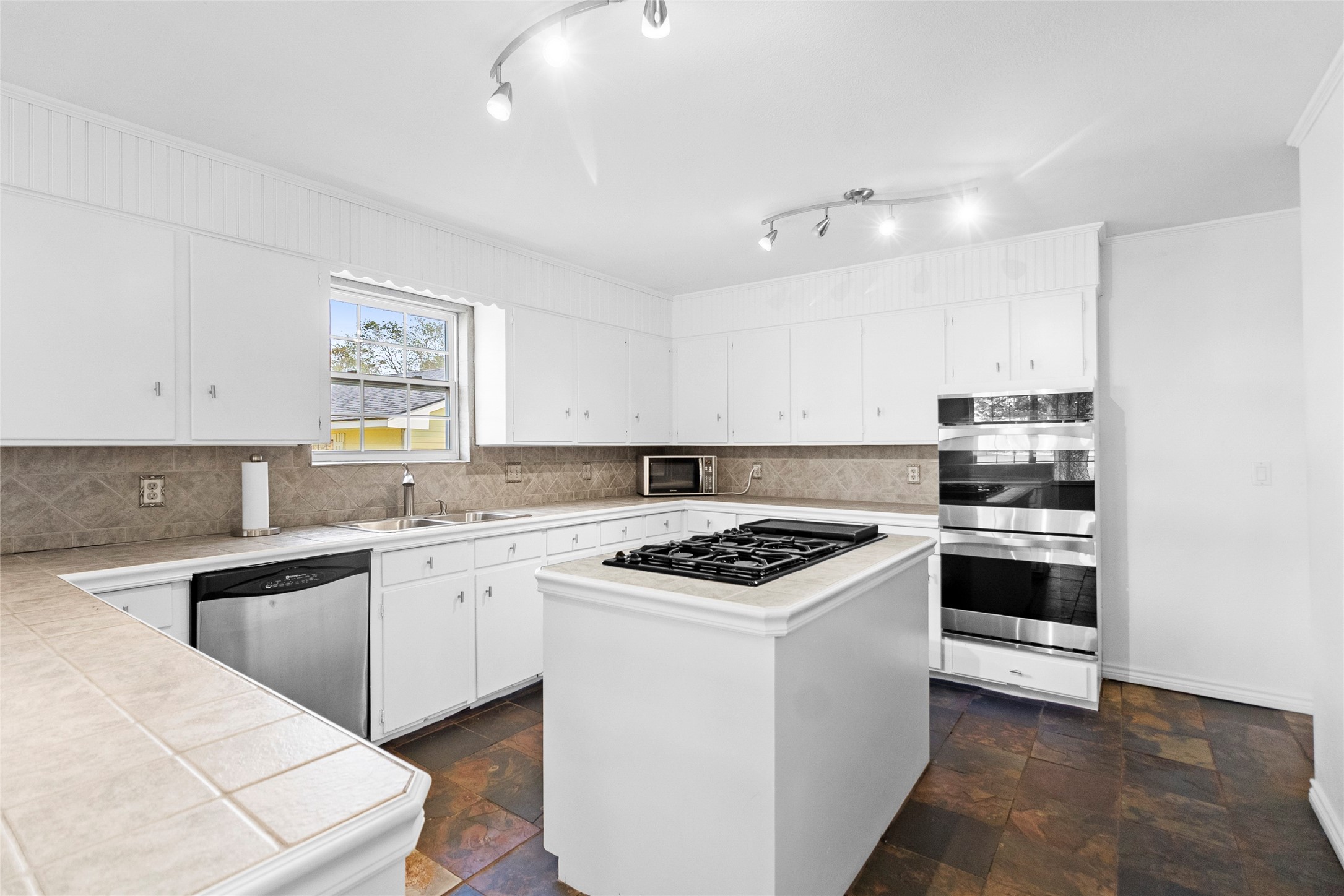 2604 Kashka Lane Property Photo 13