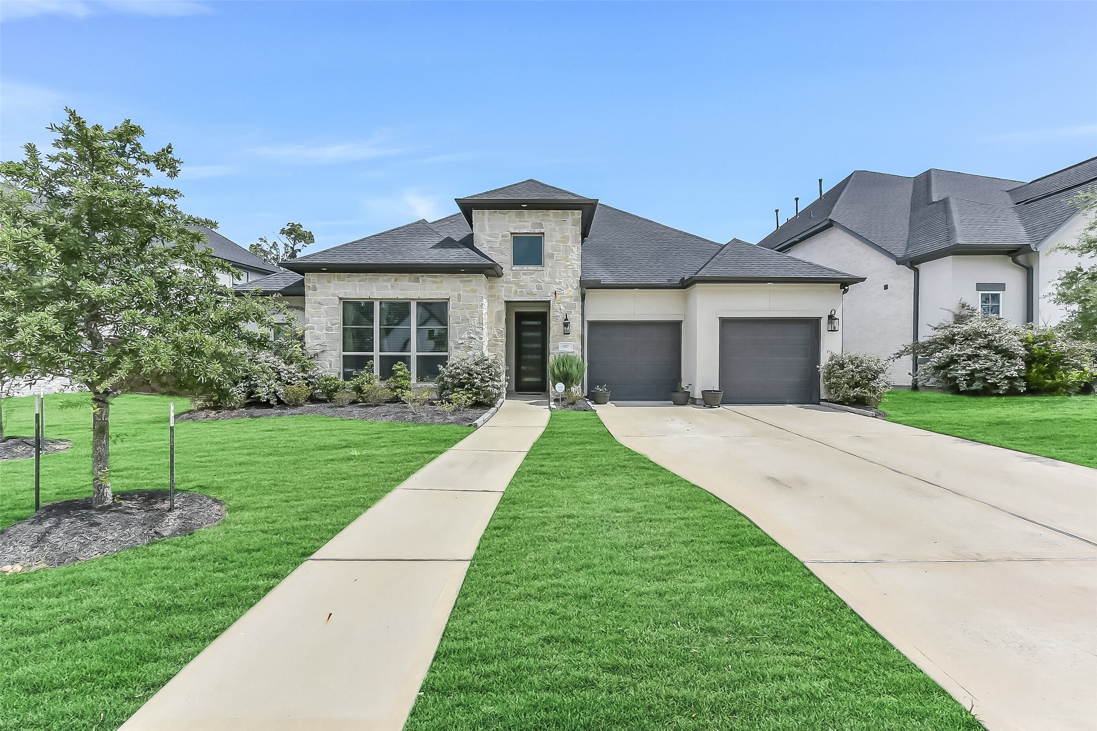 11927 Carillon Forest Drive Property Photo 1