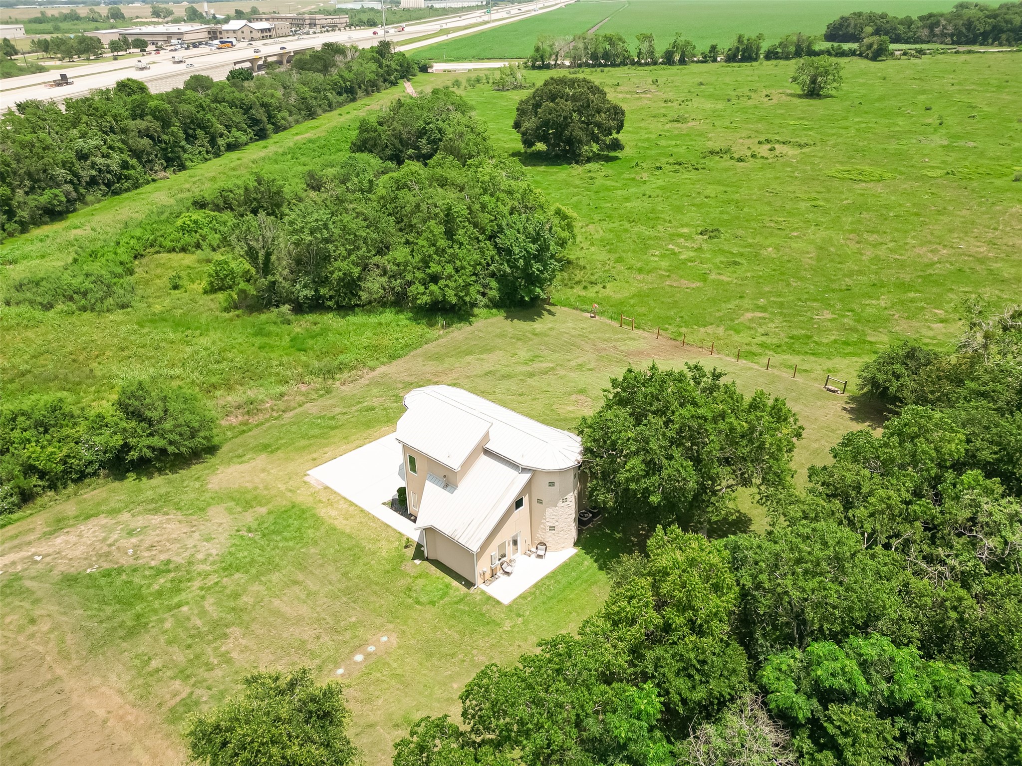30925 Southwest Freeway Property Photo 2
