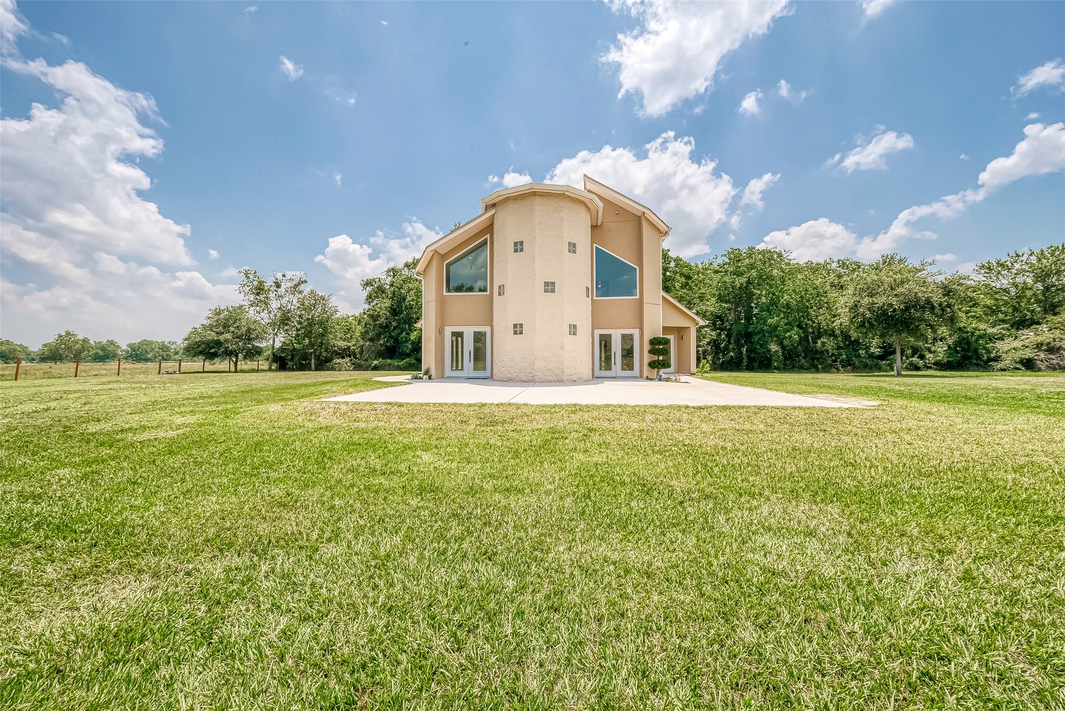 30925 Southwest Freeway Property Photo 3
