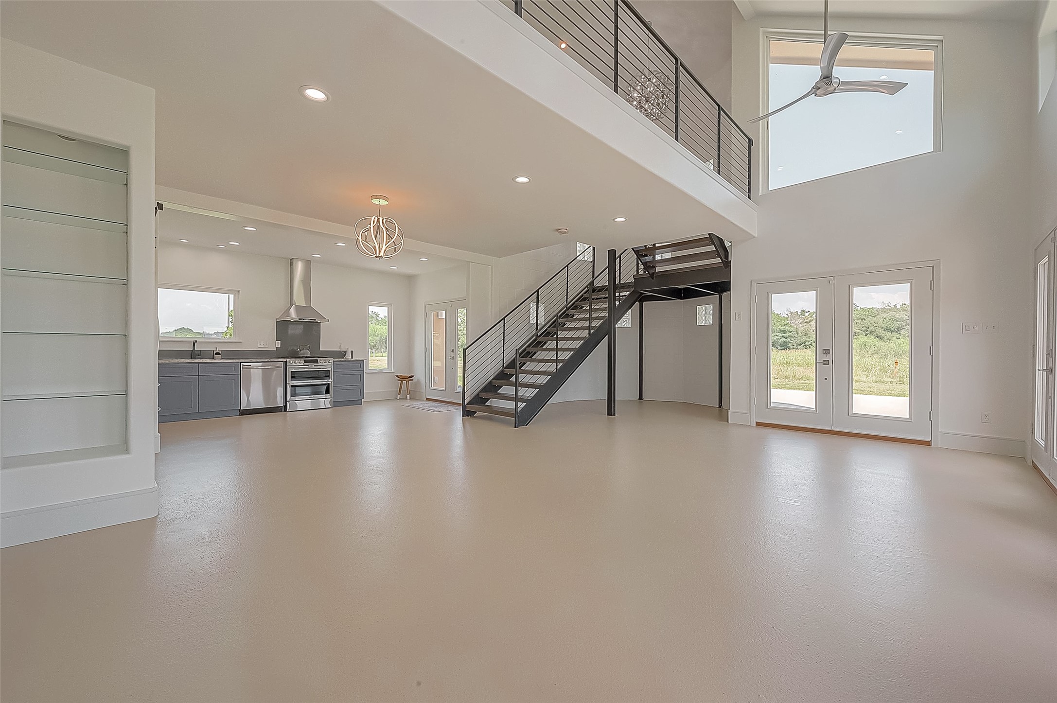 30925 Southwest Freeway Property Photo 5