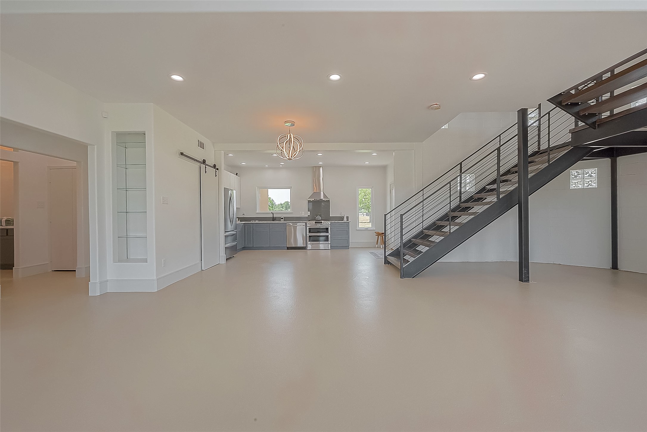 30925 Southwest Freeway Property Photo 6