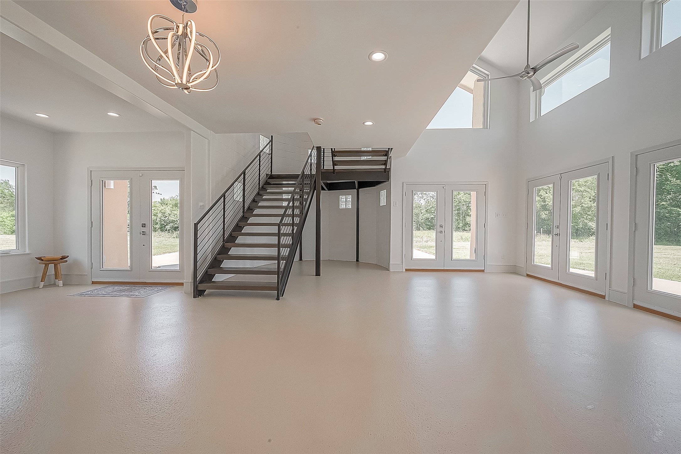 30925 Southwest Freeway Property Photo 10
