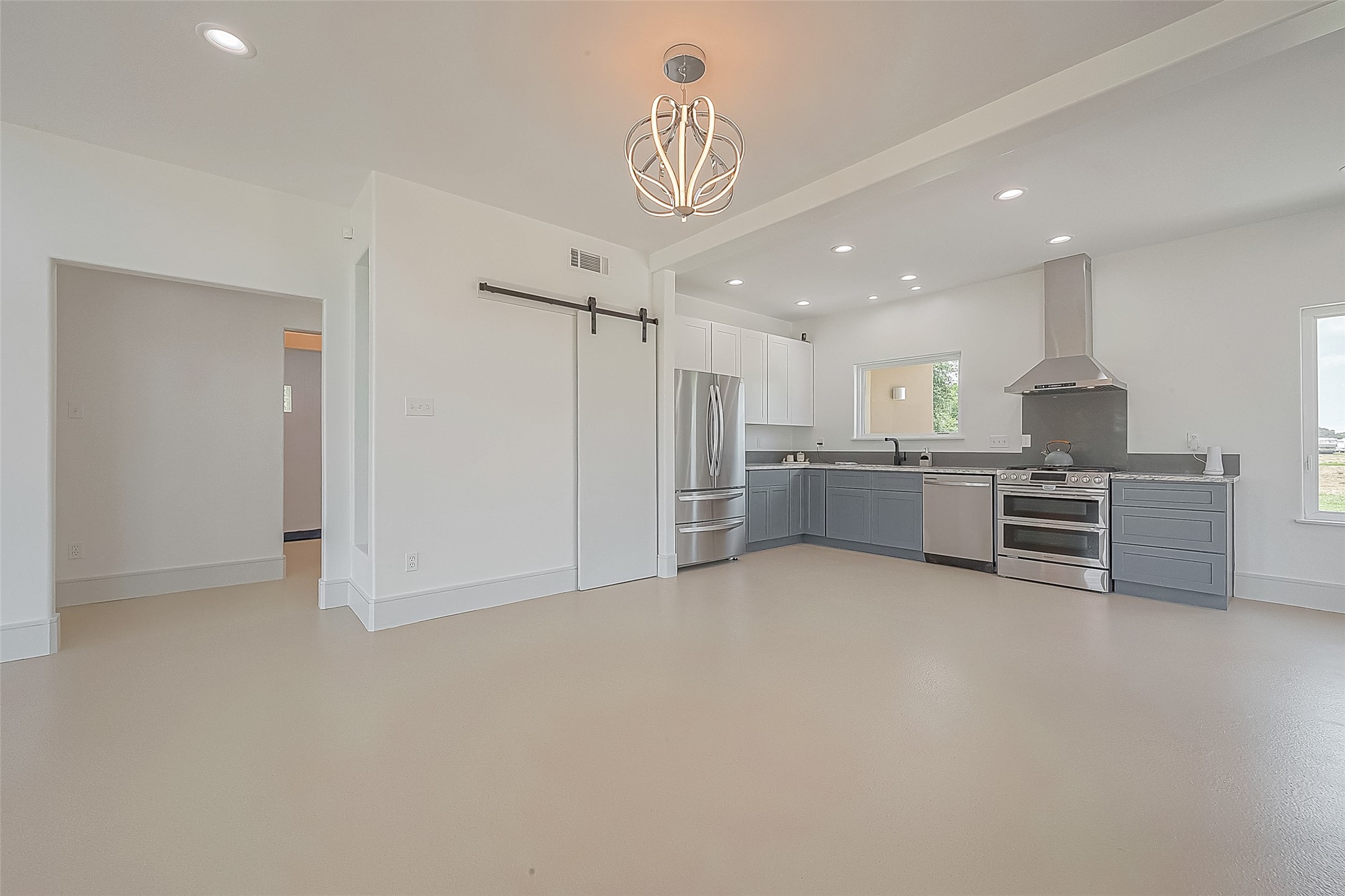 30925 Southwest Freeway Property Photo 12