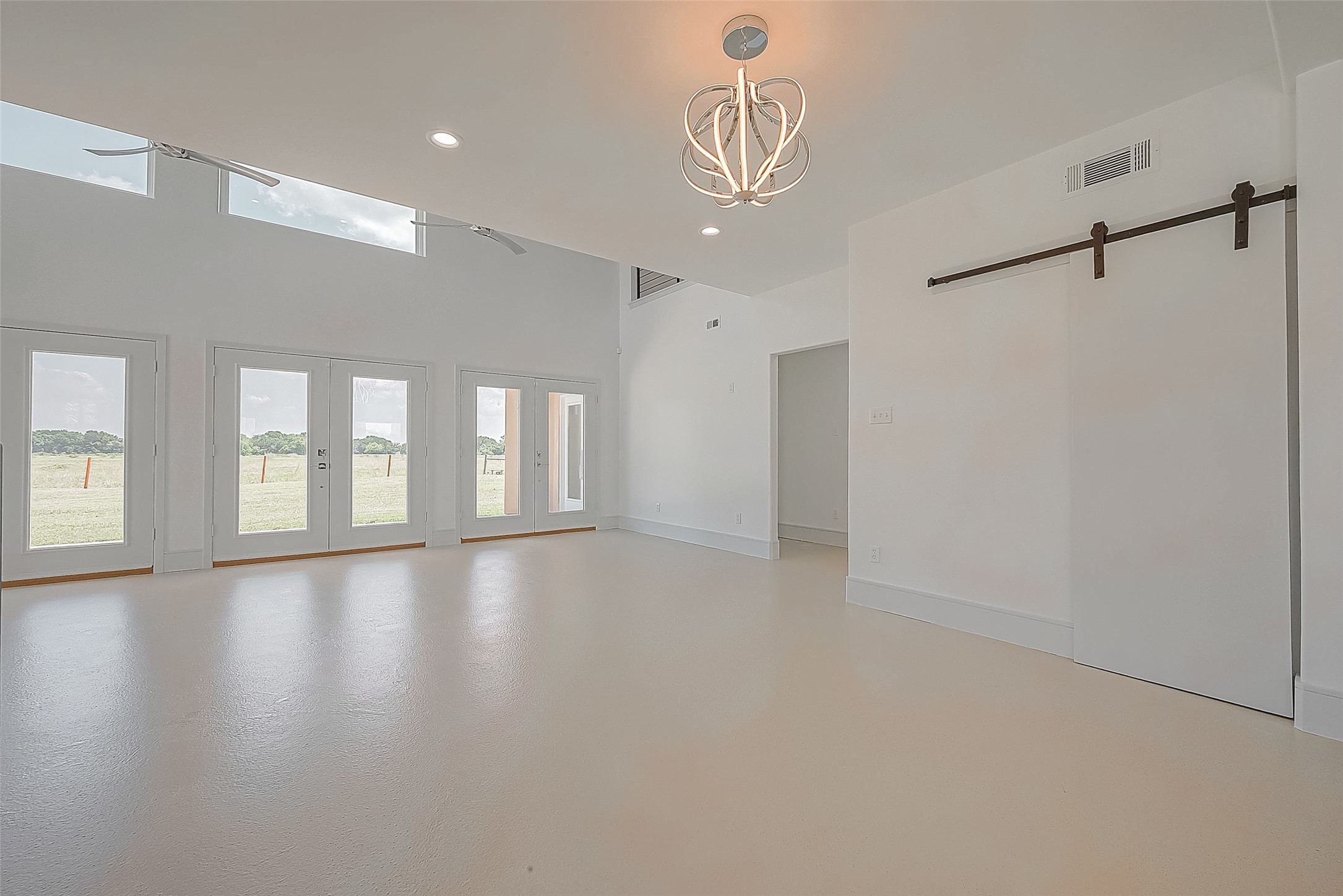 30925 Southwest Freeway Property Photo 13
