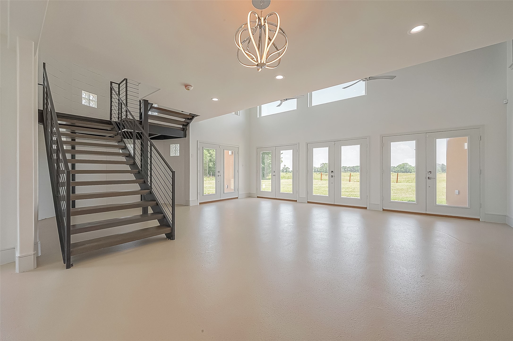 30925 Southwest Freeway Property Photo 14