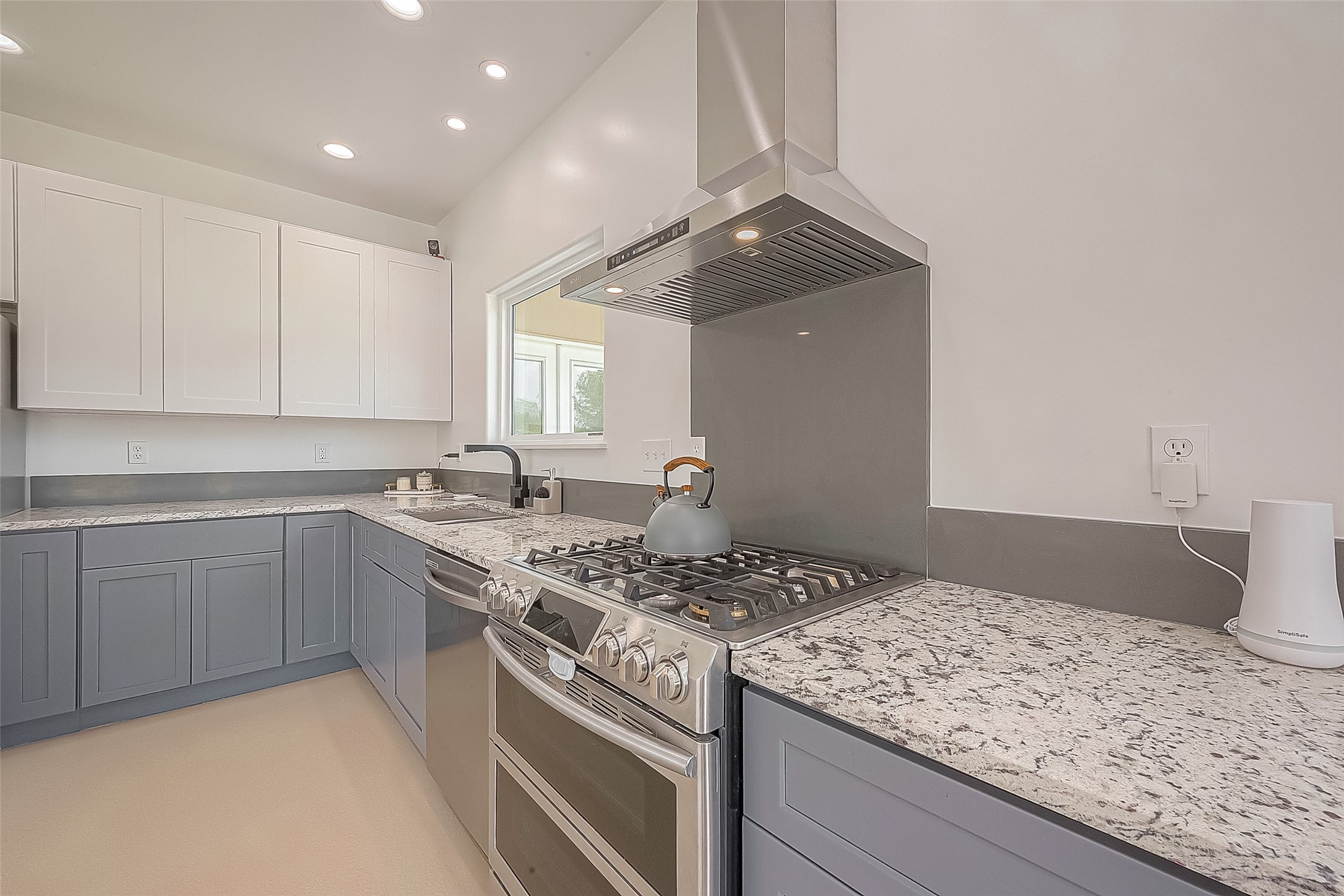30925 Southwest Freeway Property Photo 16