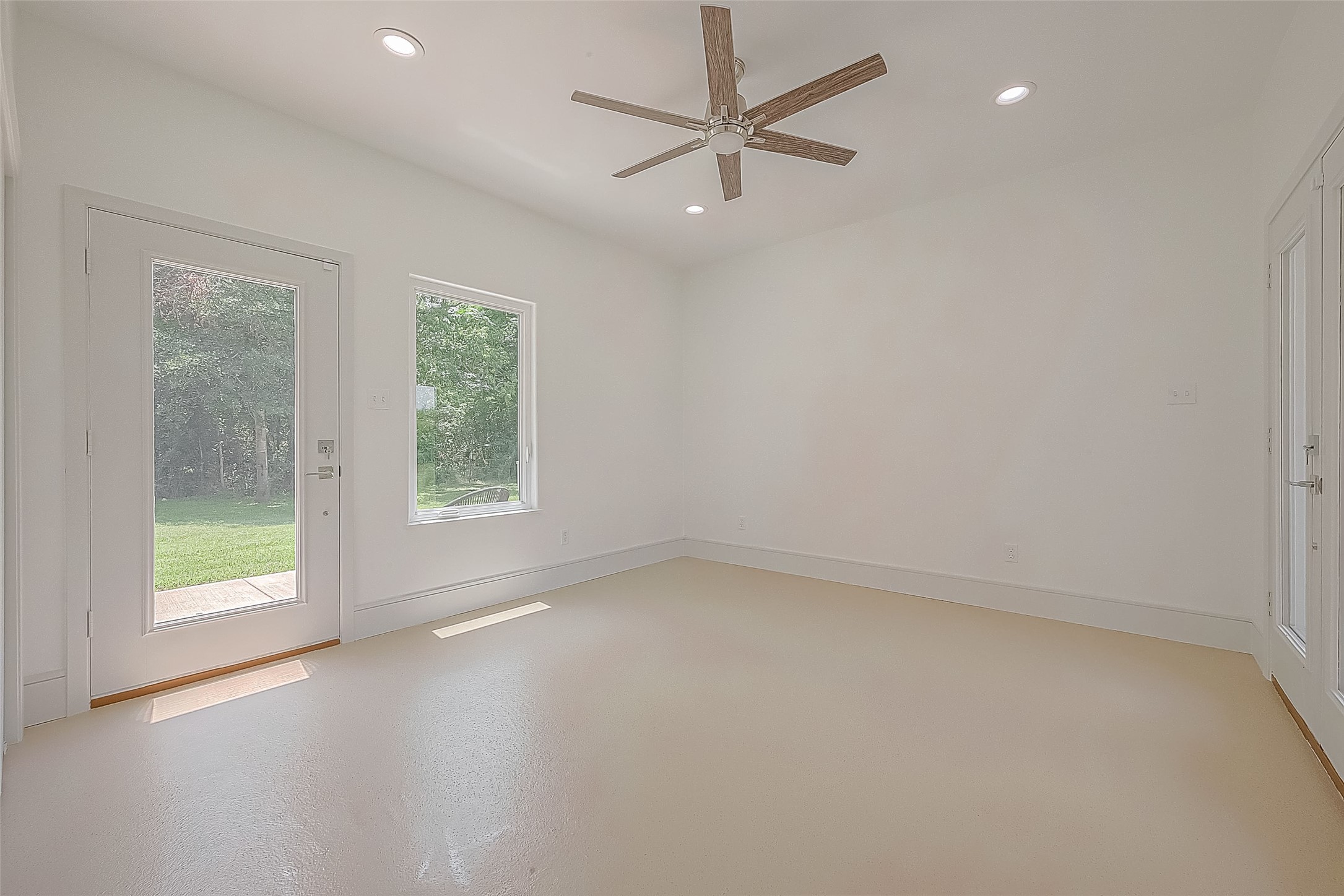 30925 Southwest Freeway Property Photo 21