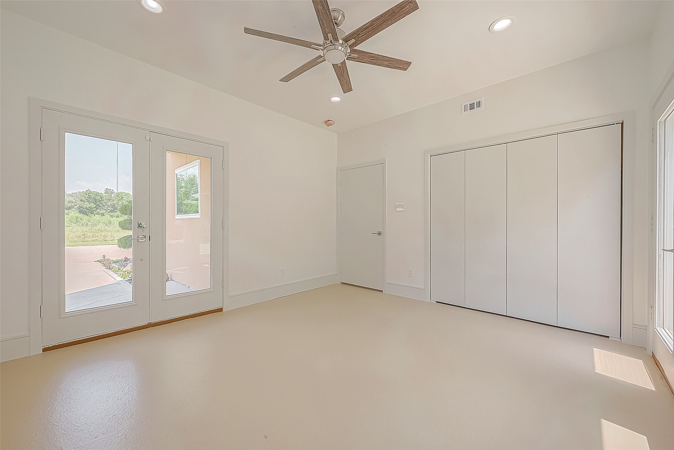30925 Southwest Freeway Property Photo 22