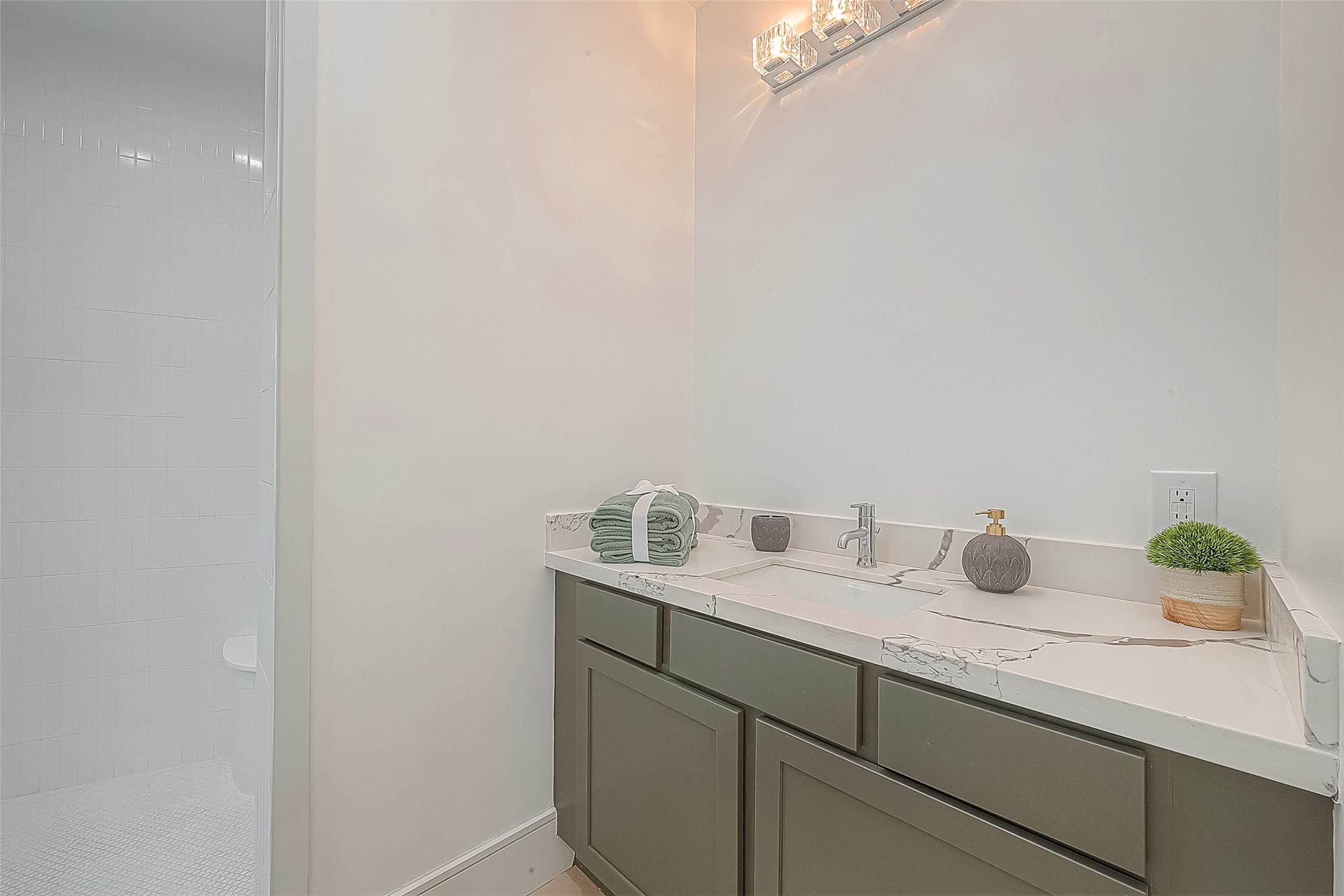 30925 Southwest Freeway Property Photo 24