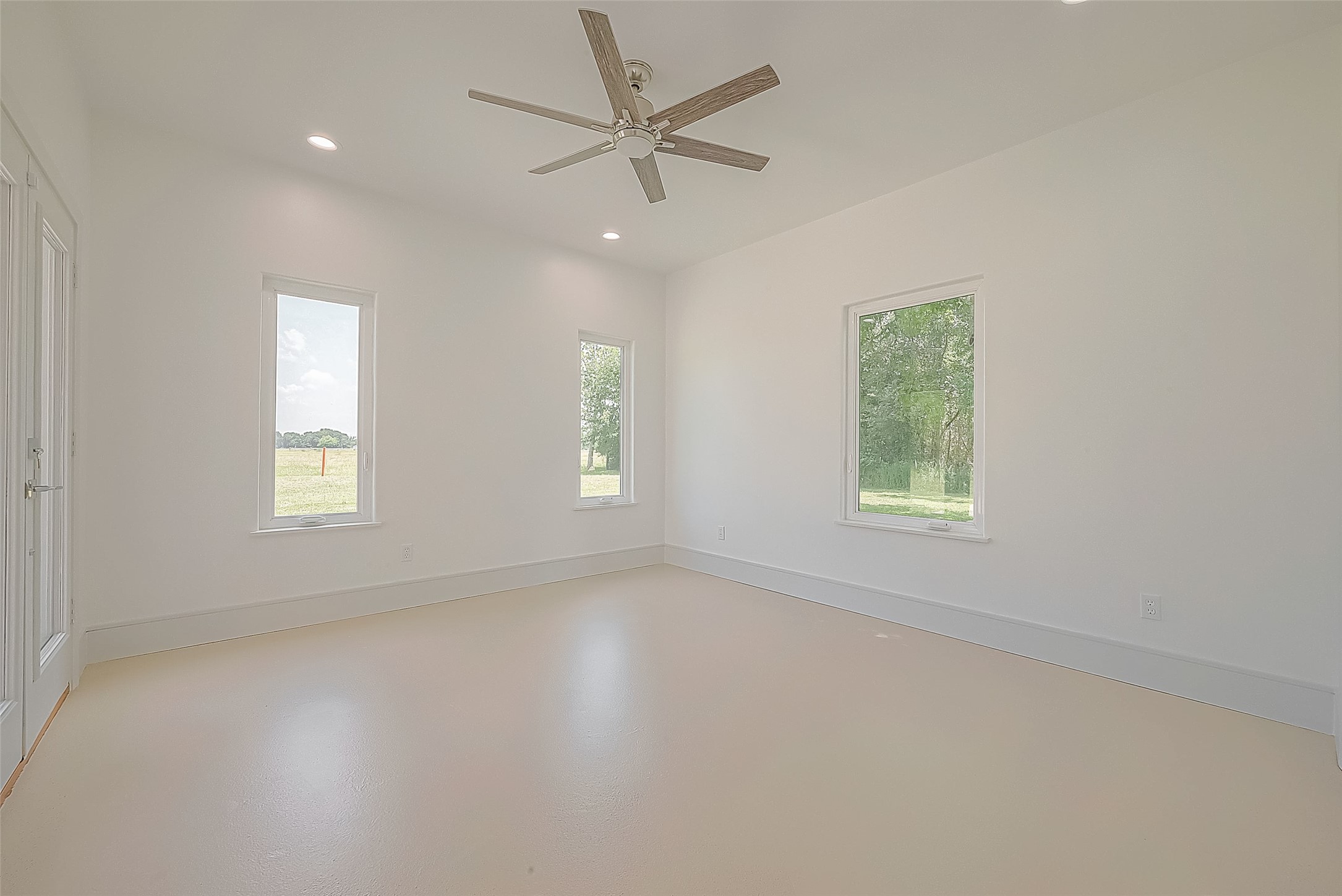 30925 Southwest Freeway Property Photo 28