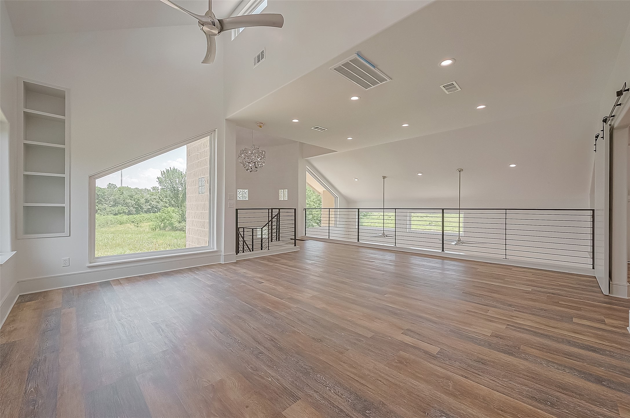 30925 Southwest Freeway Property Photo 32