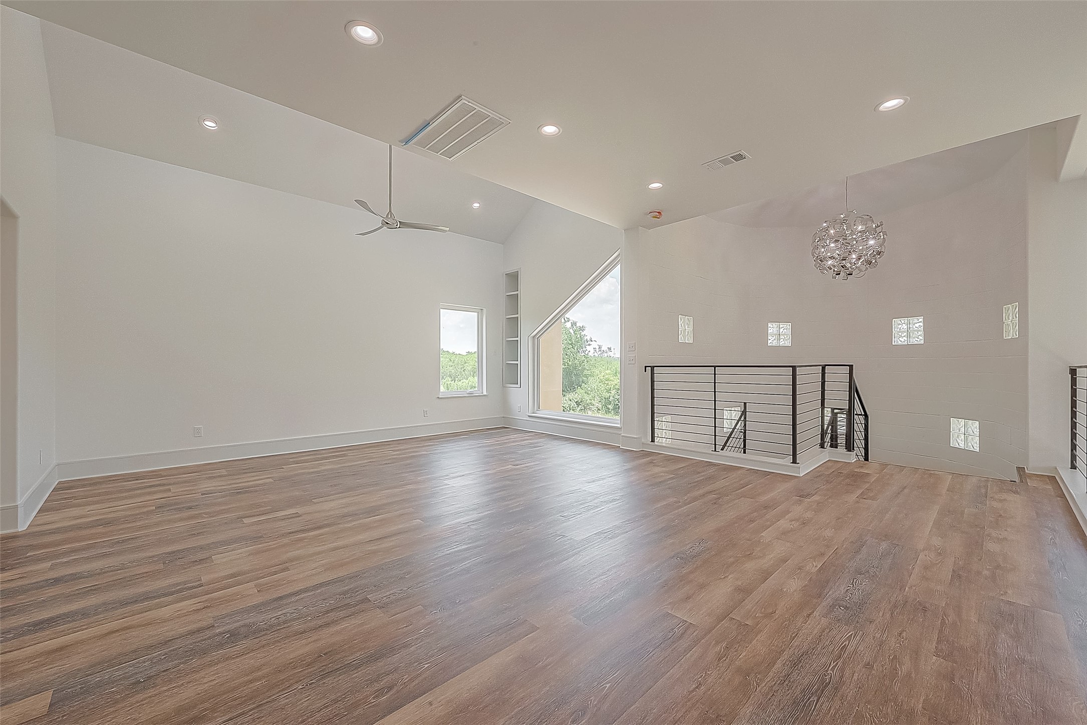 30925 Southwest Freeway Property Photo 35