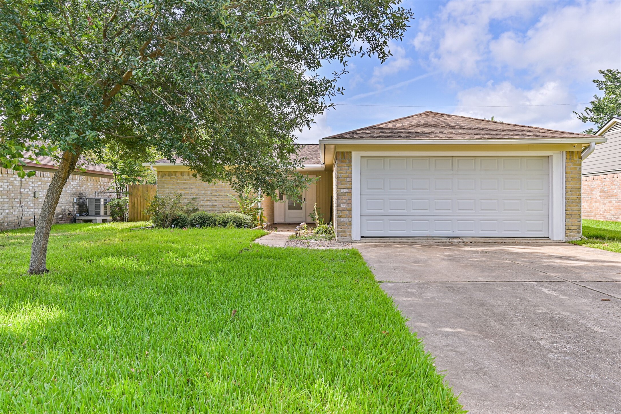 1113 N Heron Drive Property Photo 1