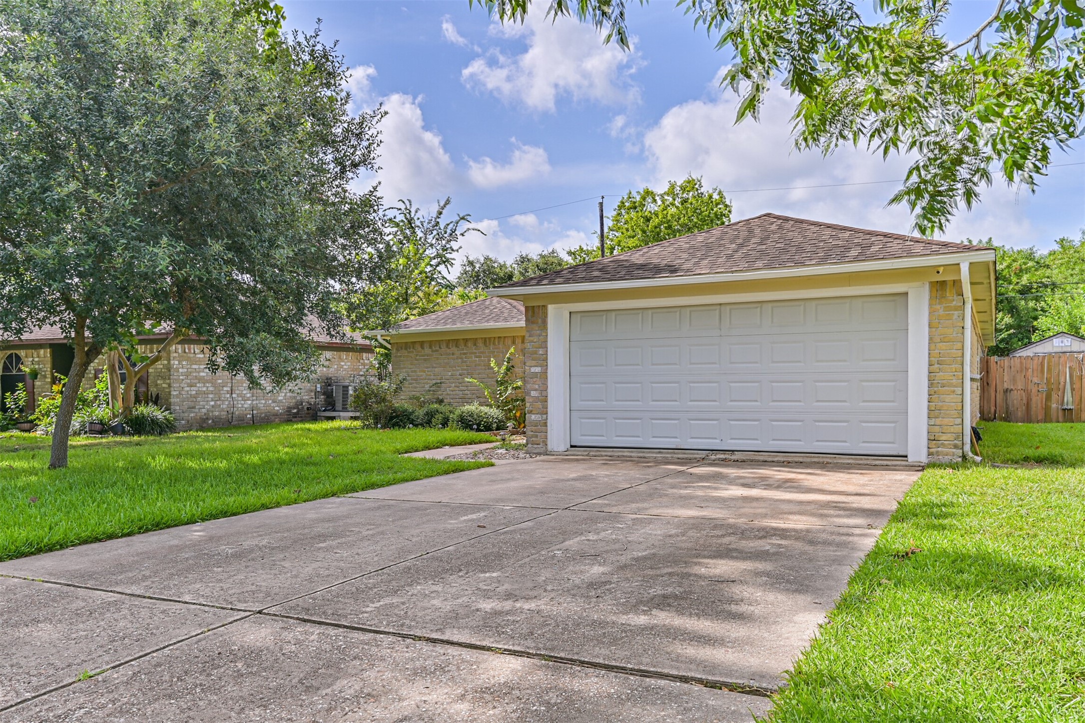 1113 N Heron Drive Property Photo 2
