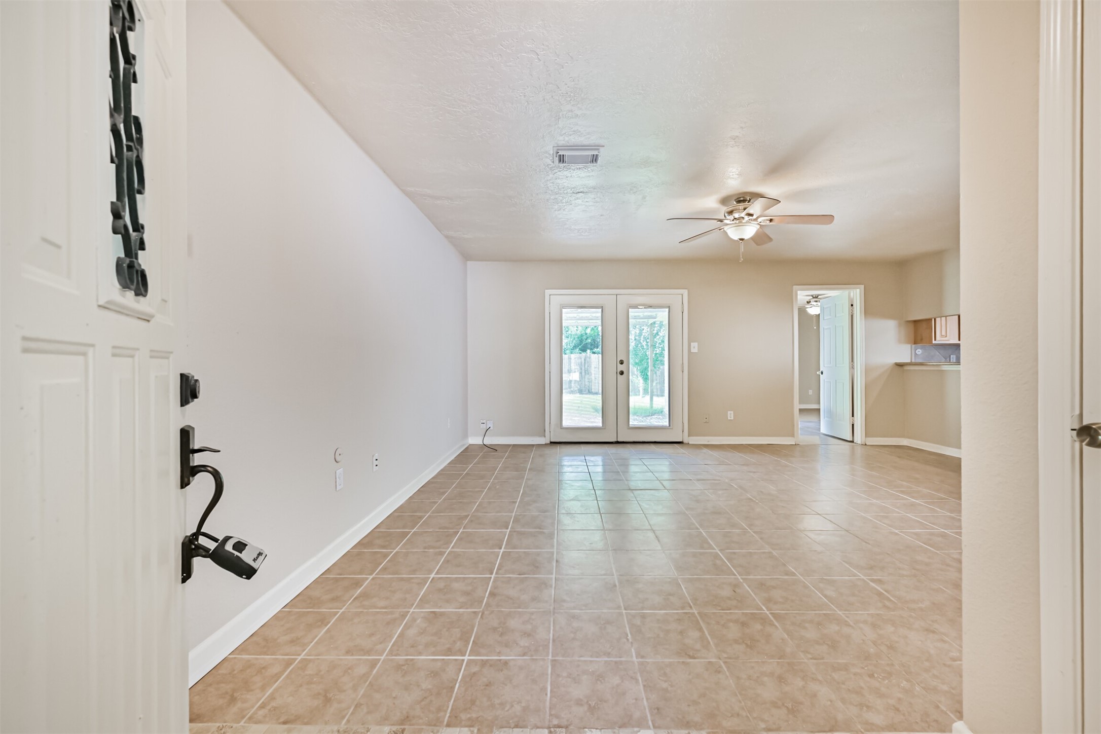 1113 N Heron Drive Property Photo 4