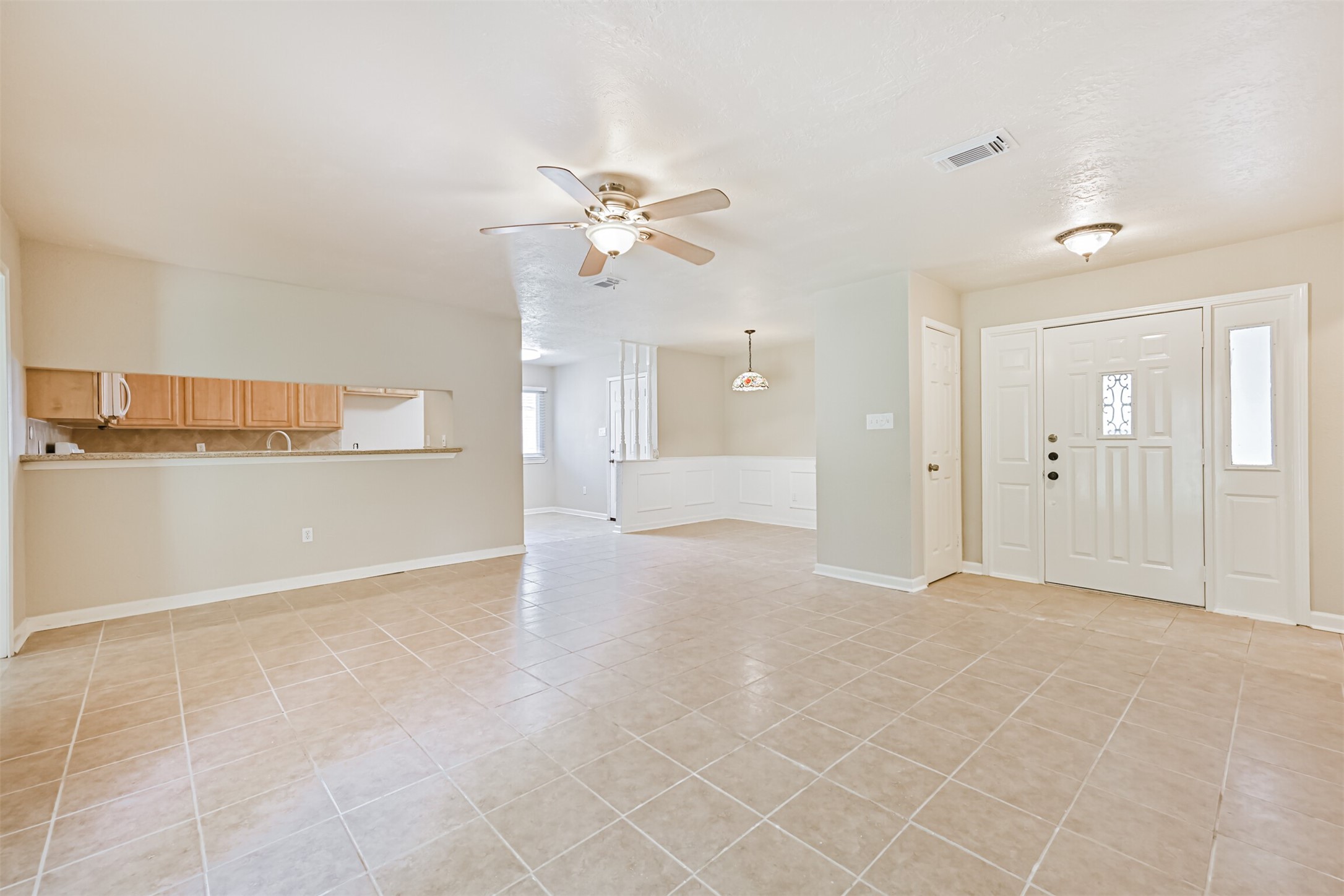1113 N Heron Drive Property Photo 5