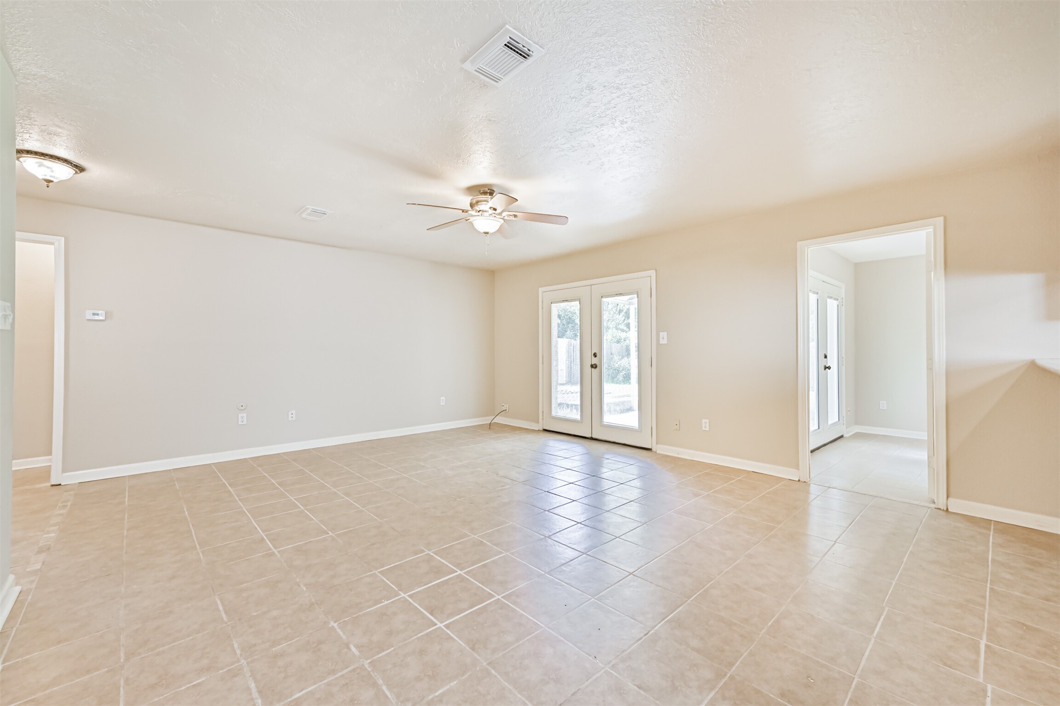1113 N Heron Drive Property Photo 7