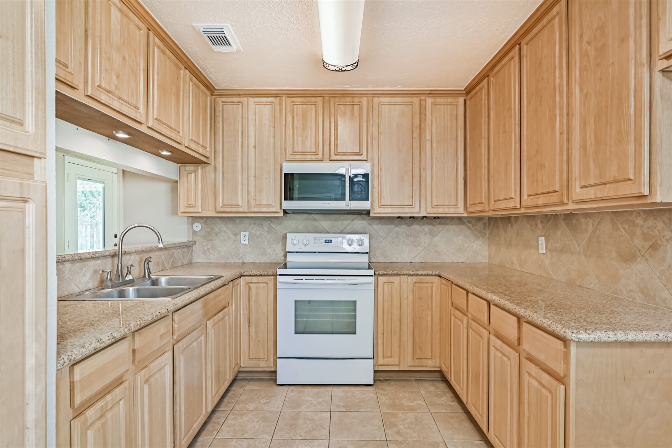 1113 N Heron Drive Property Photo 13