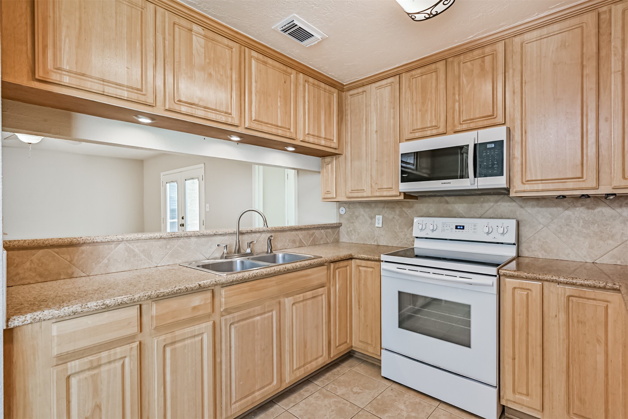 1113 N Heron Drive Property Photo 14
