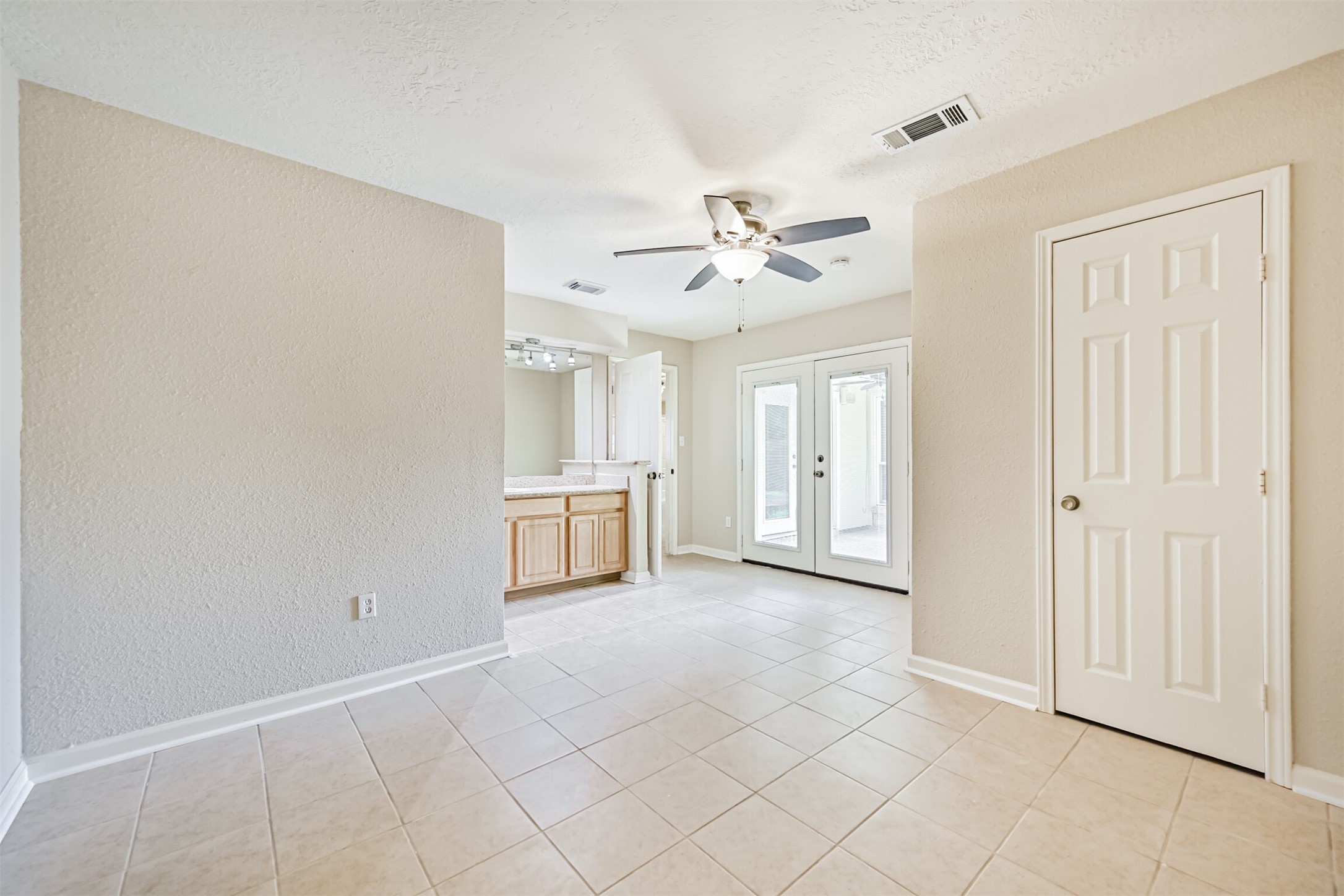1113 N Heron Drive Property Photo 19