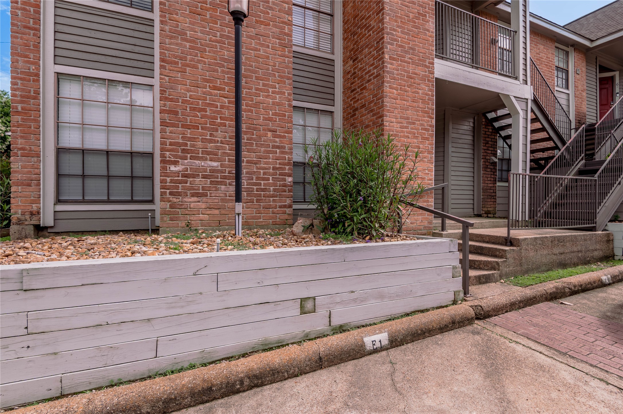 2402 Sycamore Avenue E1 Property Photo 3