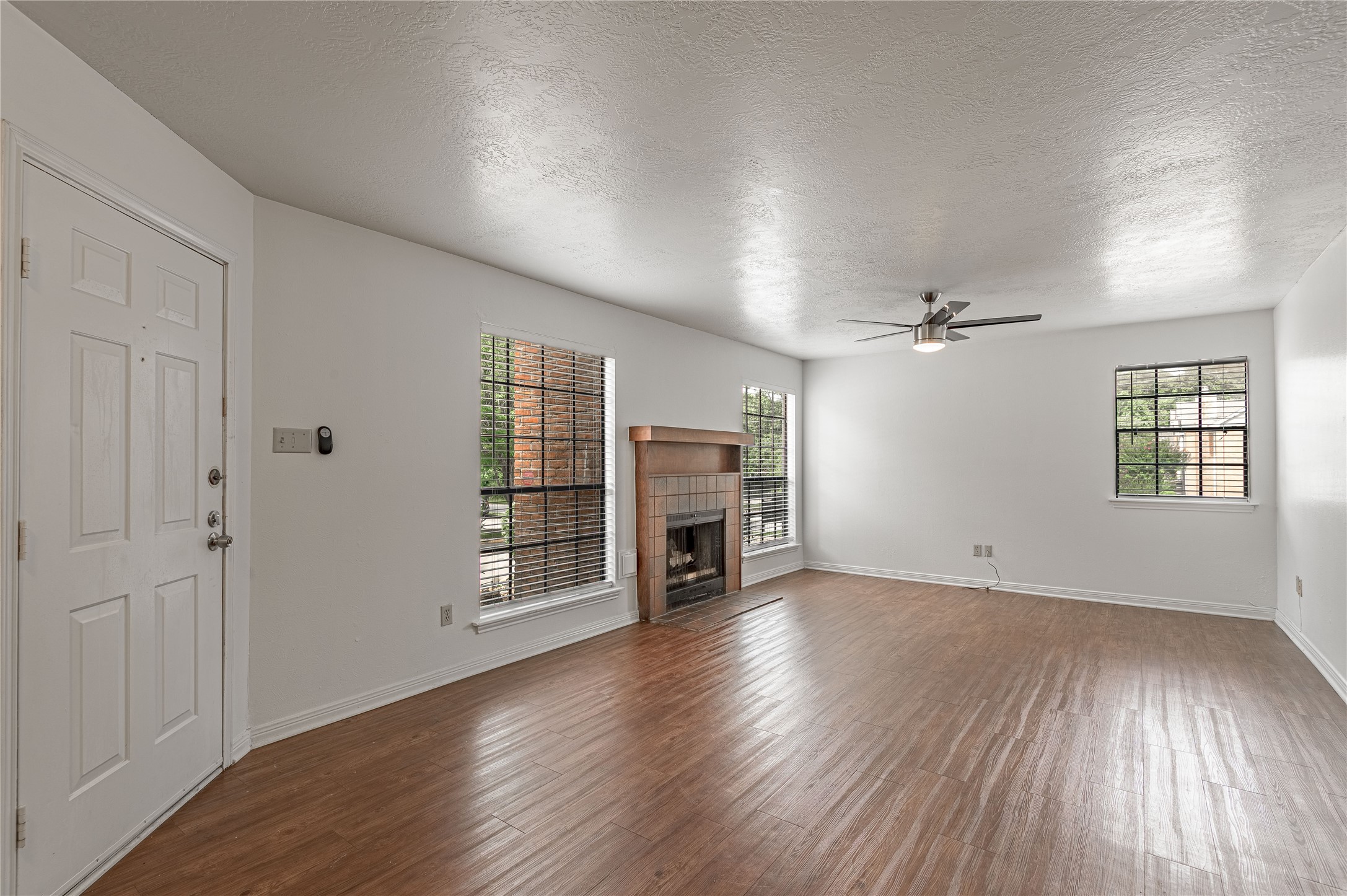 2402 Sycamore Avenue E1 Property Photo 5