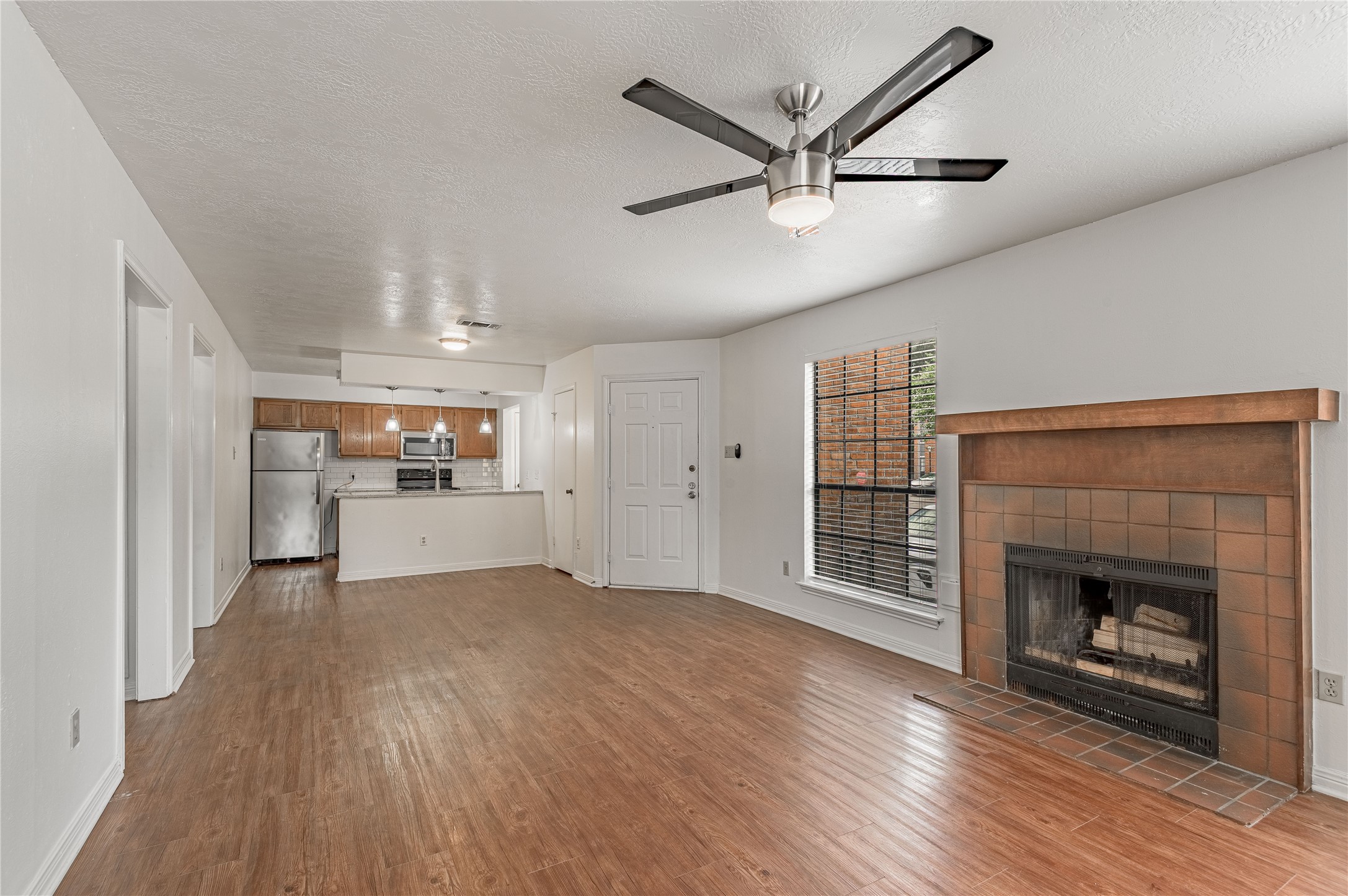 2402 Sycamore Avenue E1 Property Photo 6