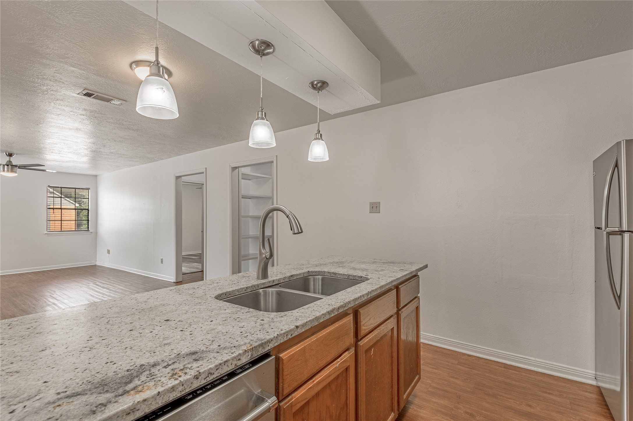 2402 Sycamore Avenue E1 Property Photo 12