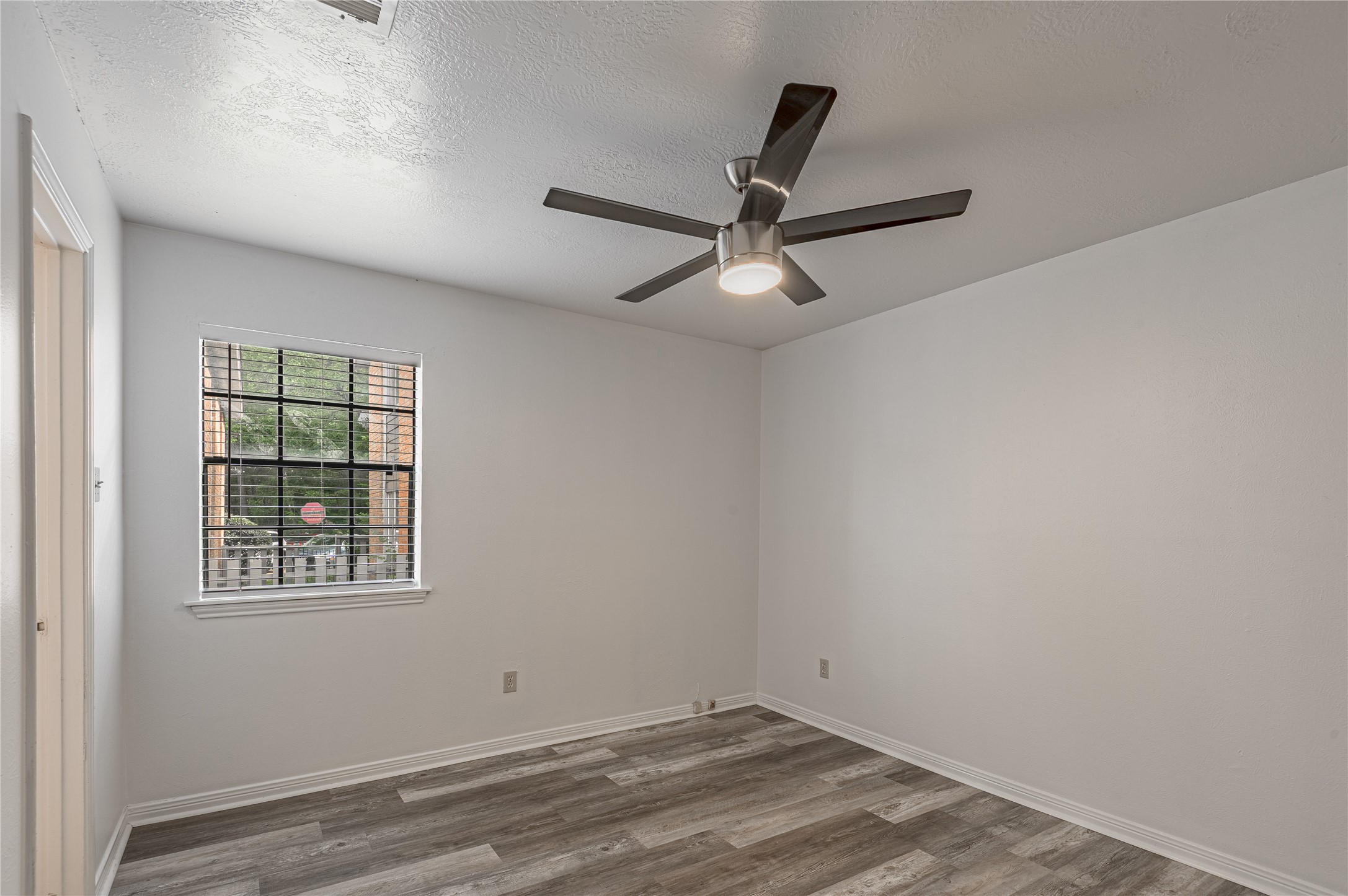 2402 Sycamore Avenue E1 Property Photo 14