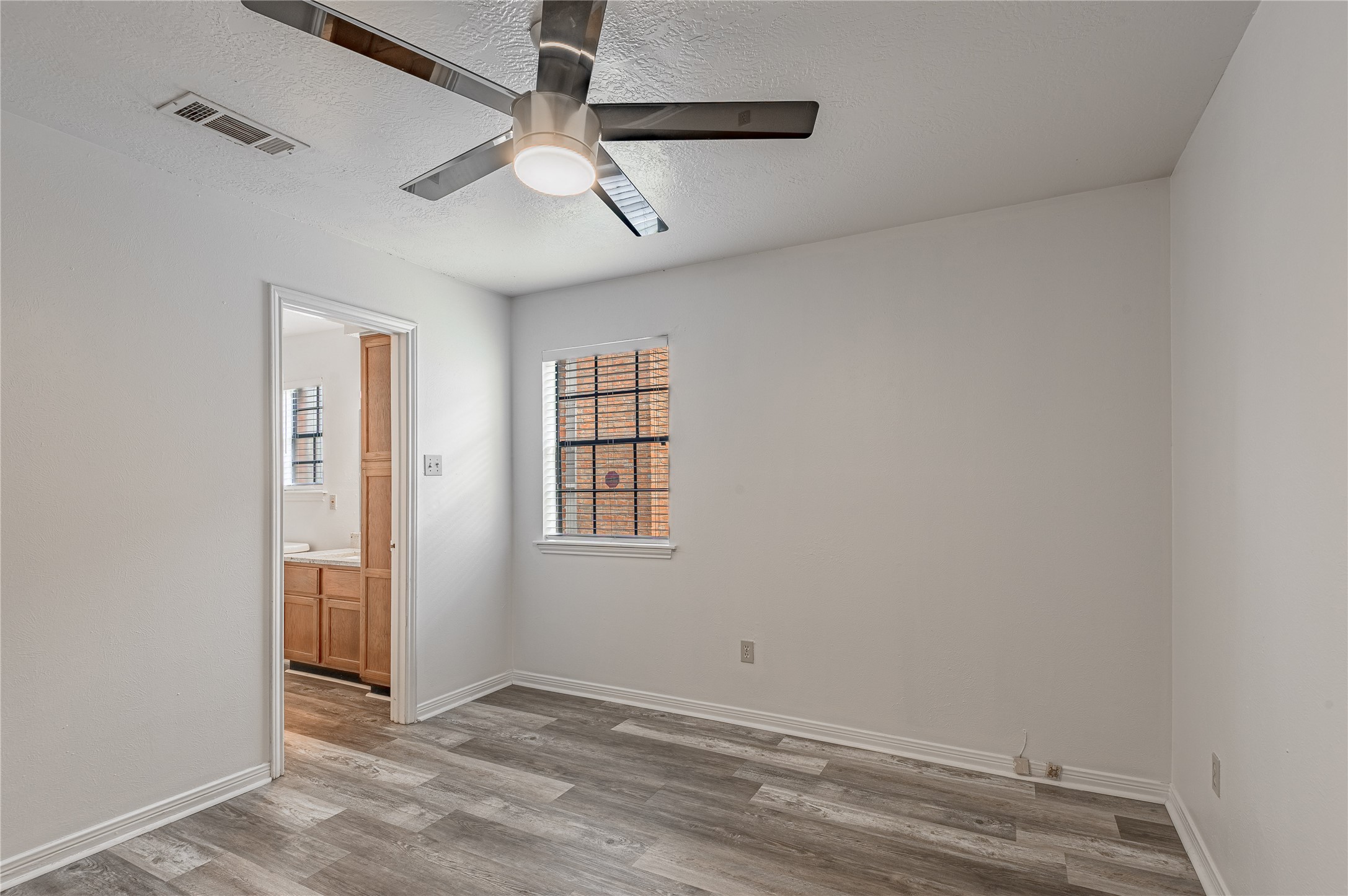 2402 Sycamore Avenue E1 Property Photo 15