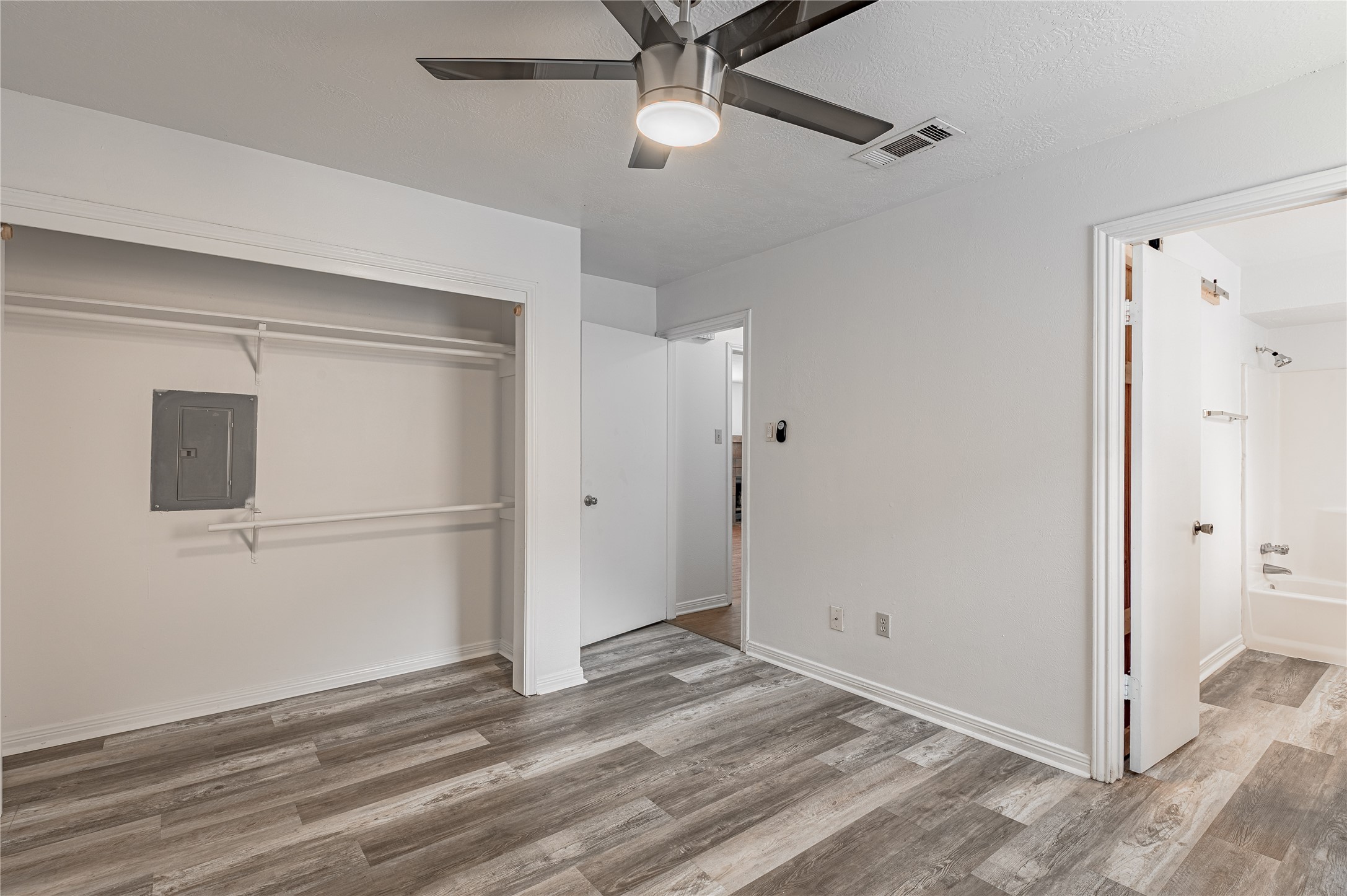 2402 Sycamore Avenue E1 Property Photo 16