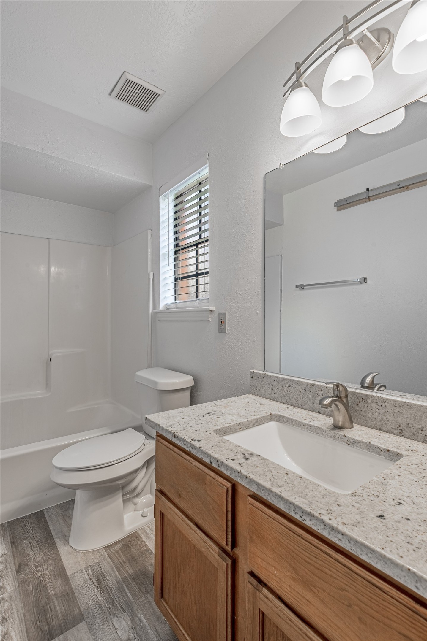 2402 Sycamore Avenue E1 Property Photo 17