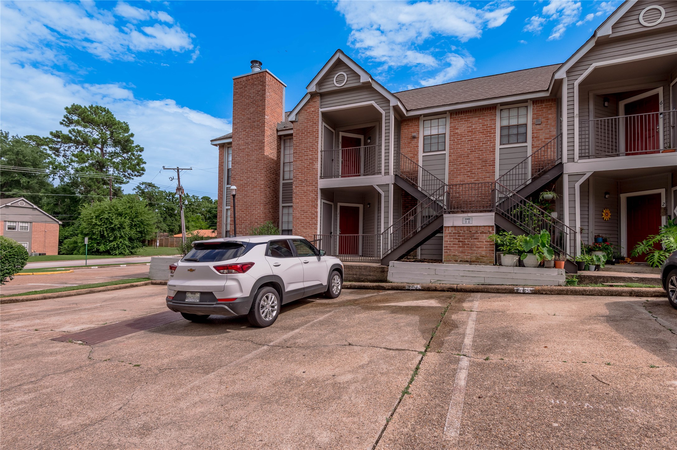 2402 Sycamore Avenue E1 Property Photo 24