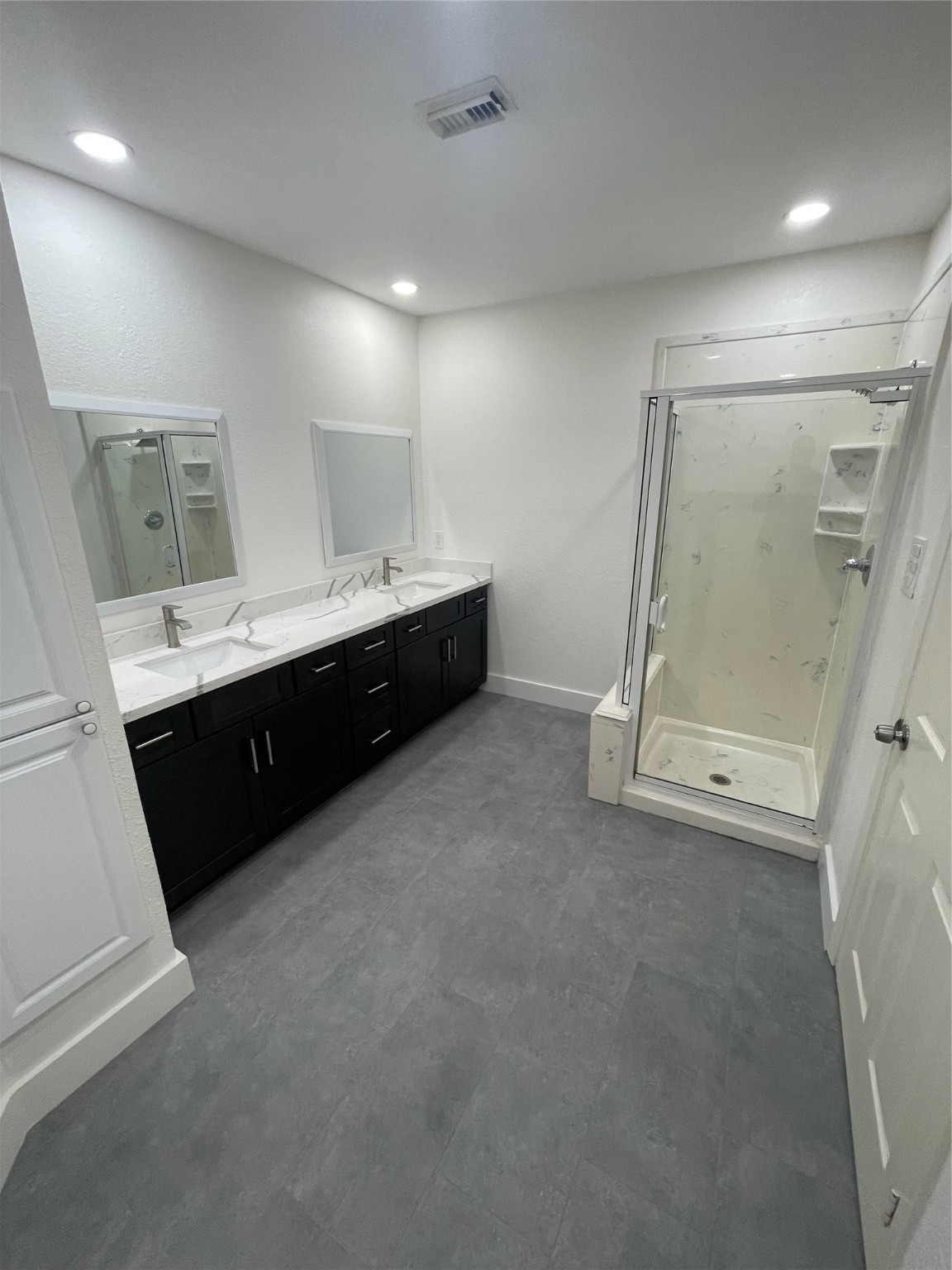 2110 Chenevert Street 8 Property Photo 9