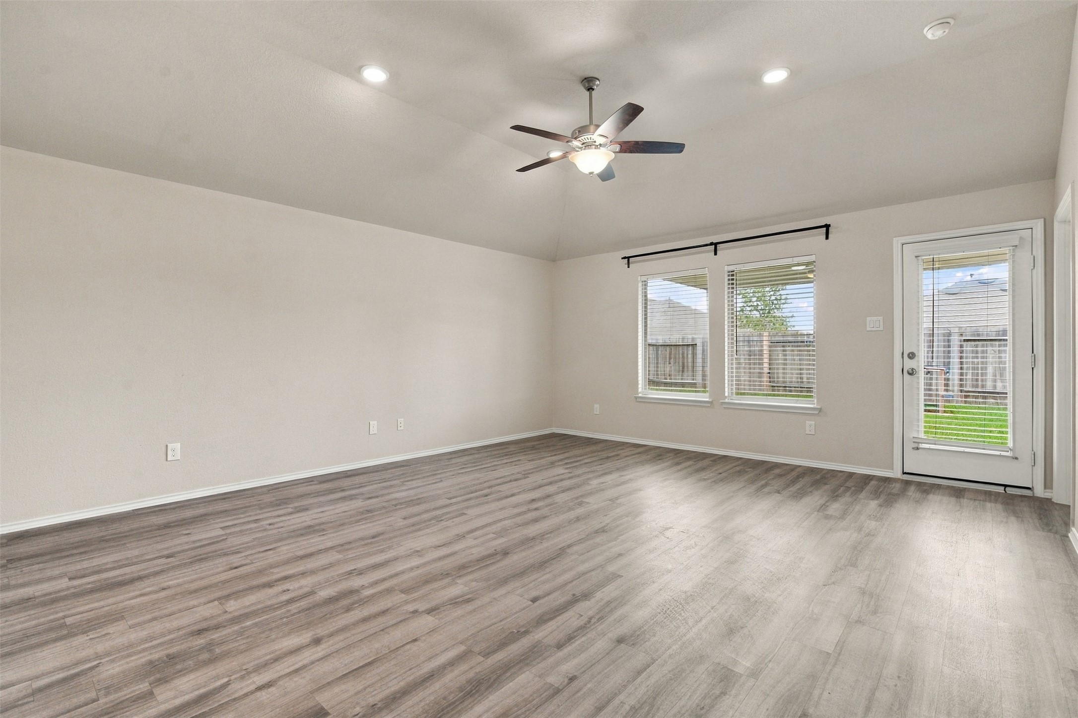 519 High Holly Circle Property Photo 8