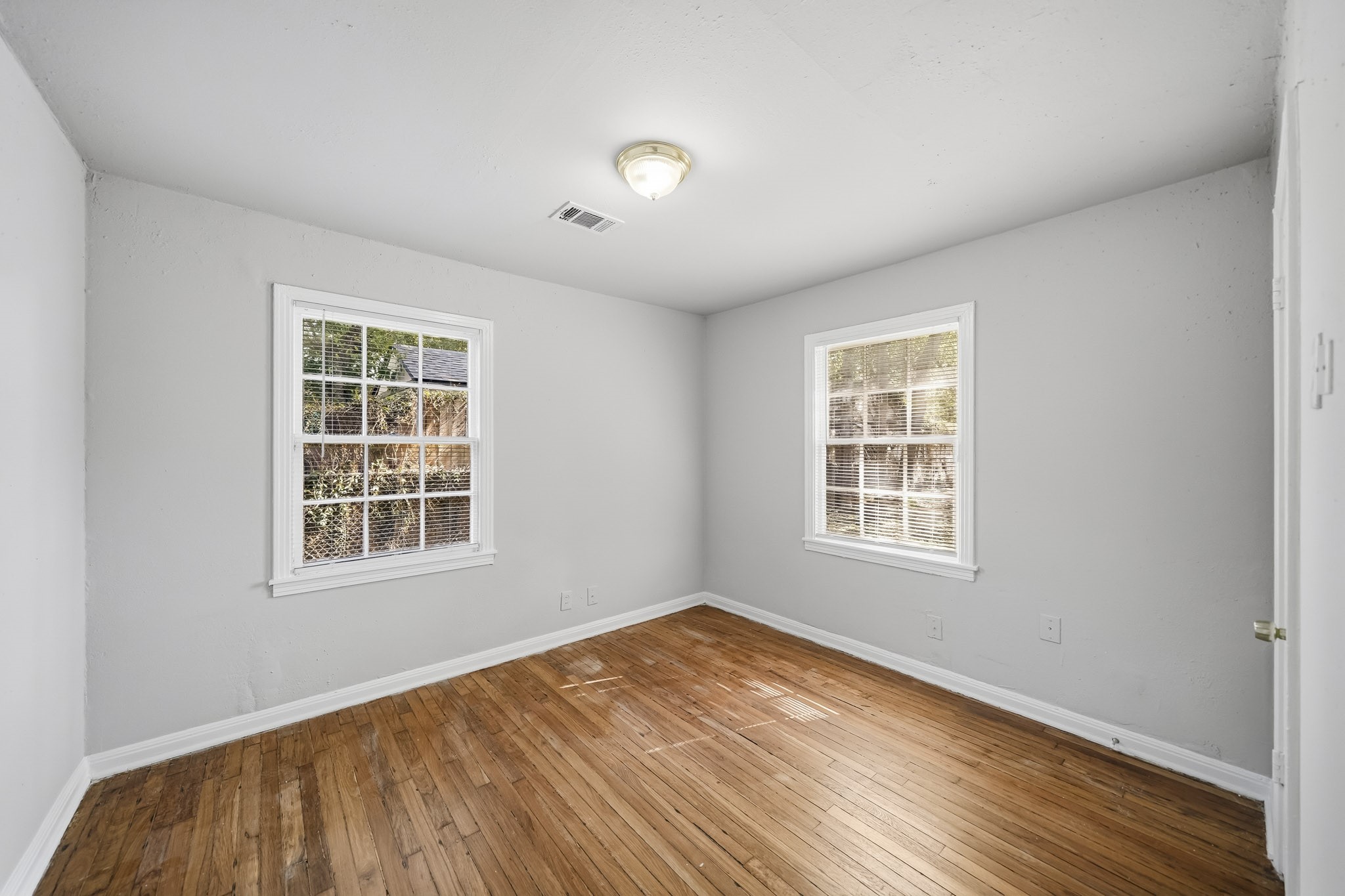 3938 Alsace Street Property Photo 3