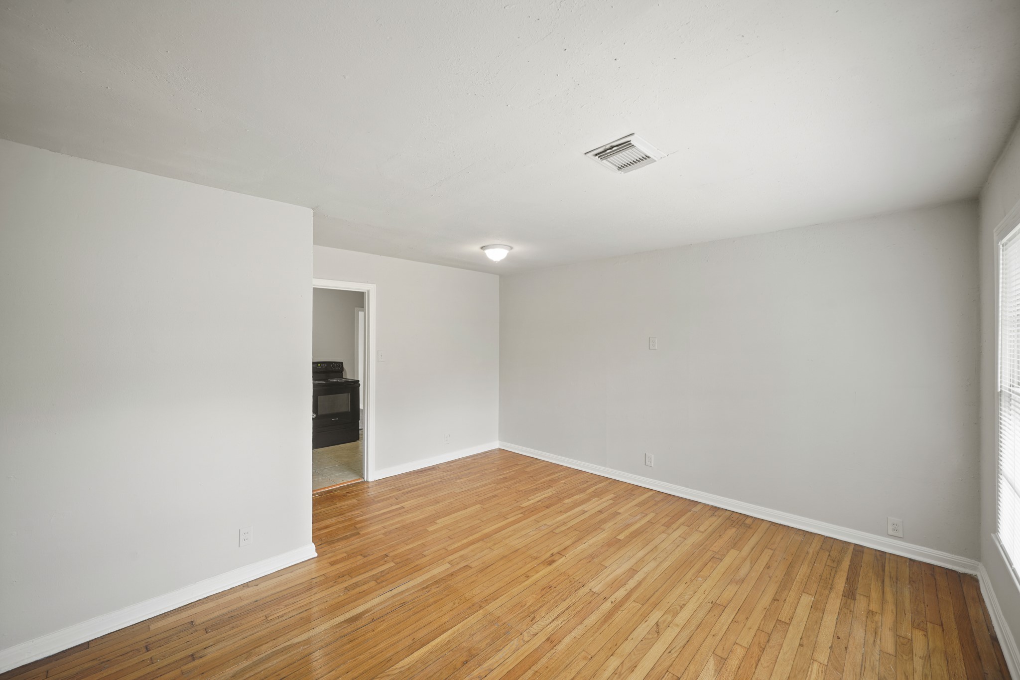 3938 Alsace Street Property Photo 4