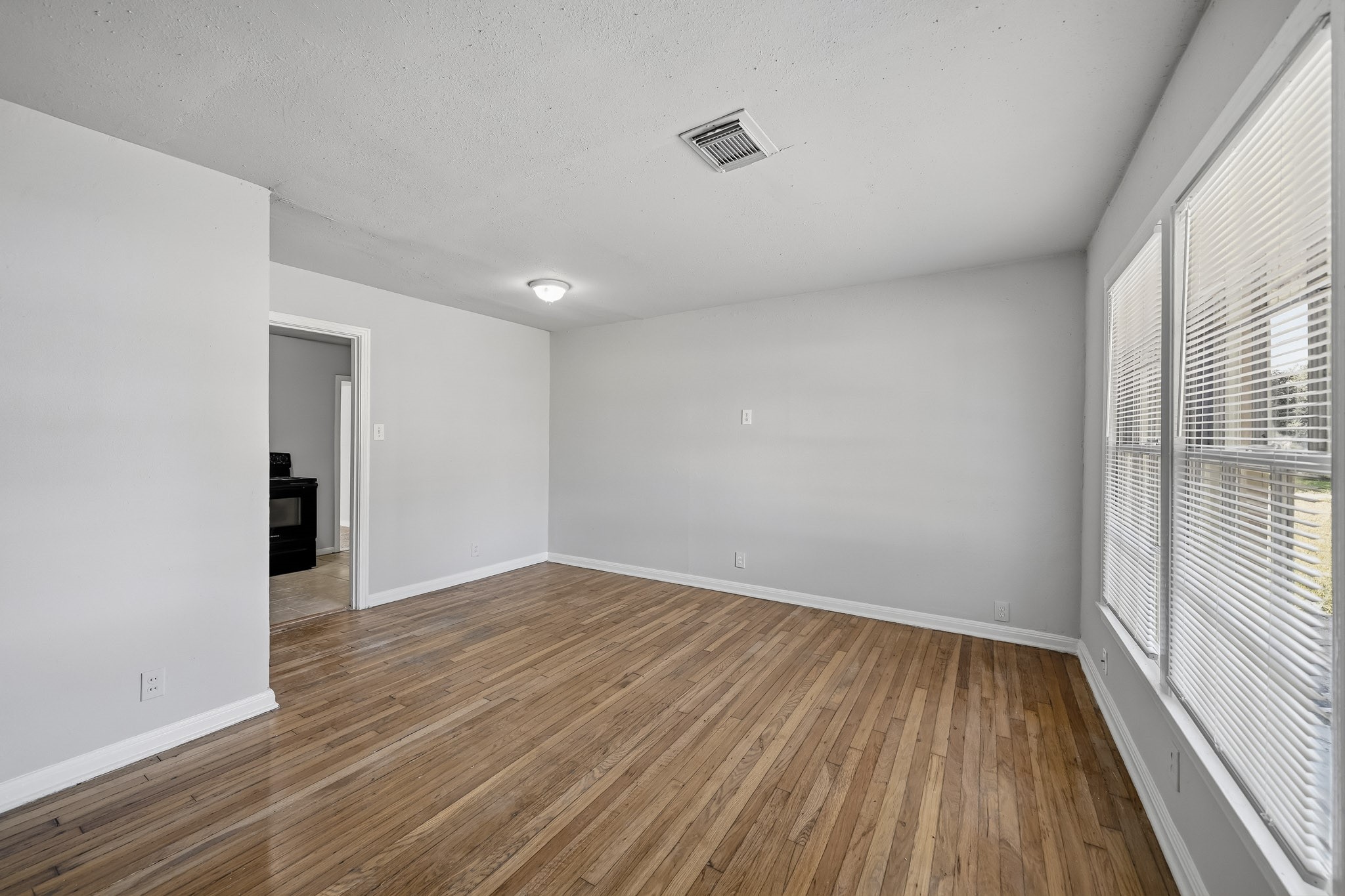 3938 Alsace Street Property Photo 4