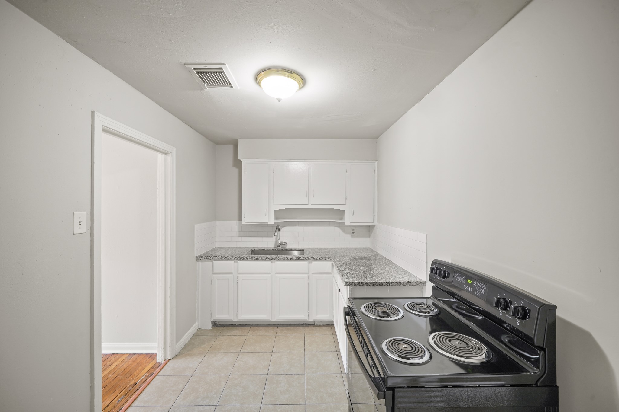 3938 Alsace Street Property Photo 5