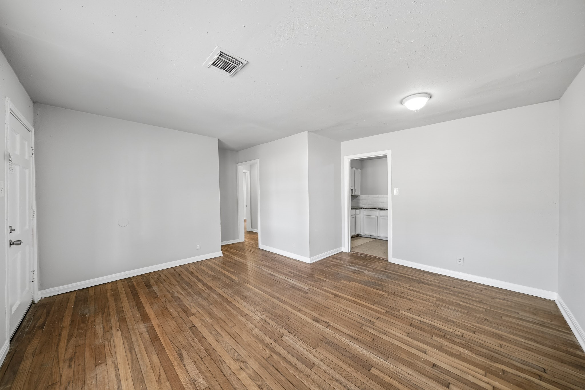 3938 Alsace Street Property Photo 5