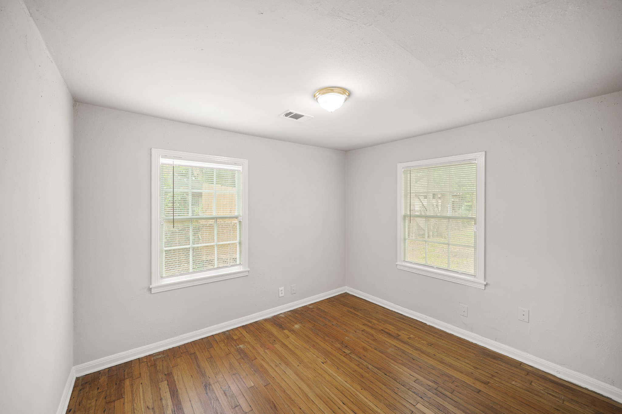 3938 Alsace Street Property Photo 6