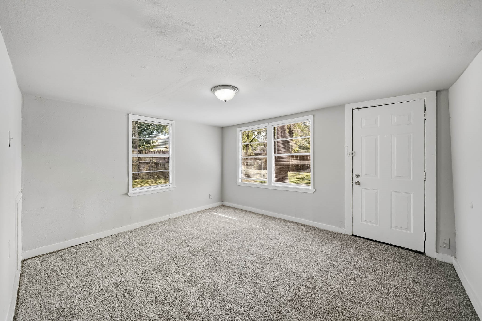 3938 Alsace Street Property Photo 7