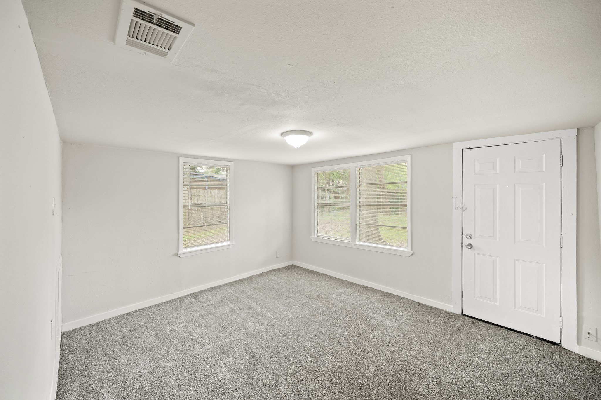 3938 Alsace Street Property Photo 9