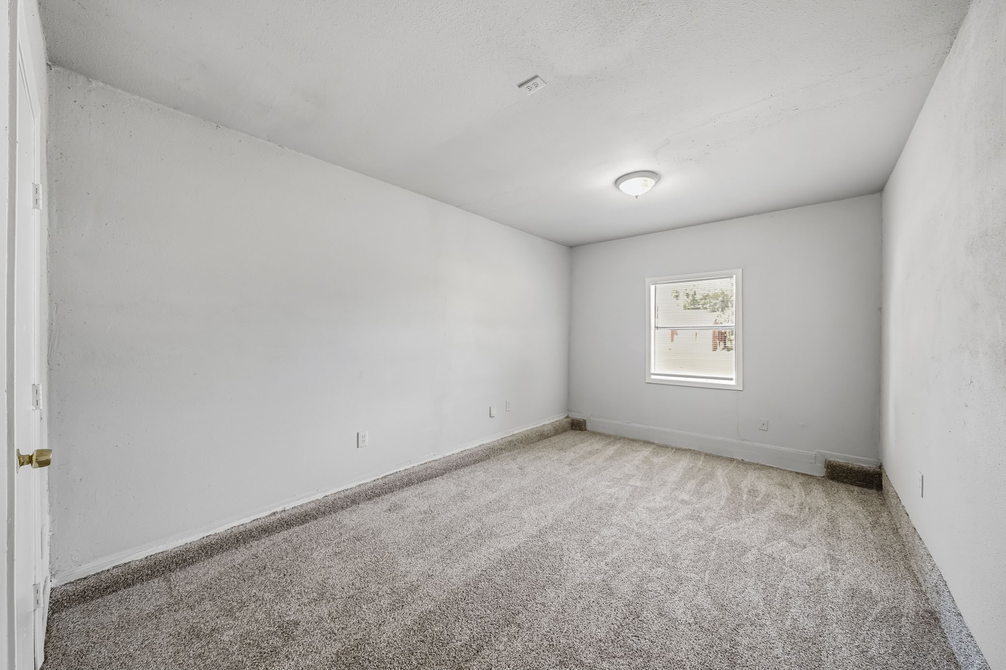 3938 Alsace Street Property Photo 9