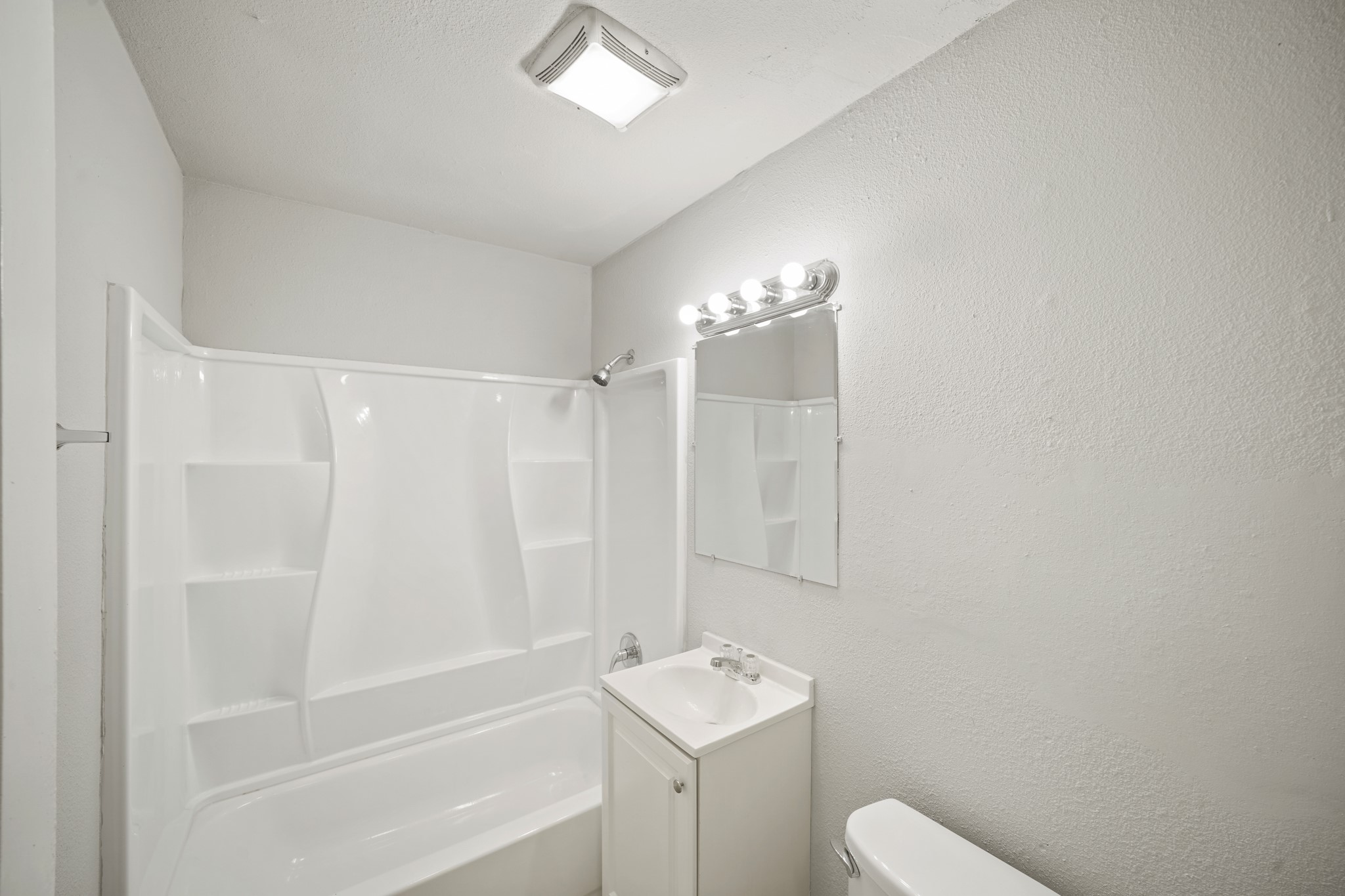 3938 Alsace Street Property Photo 10