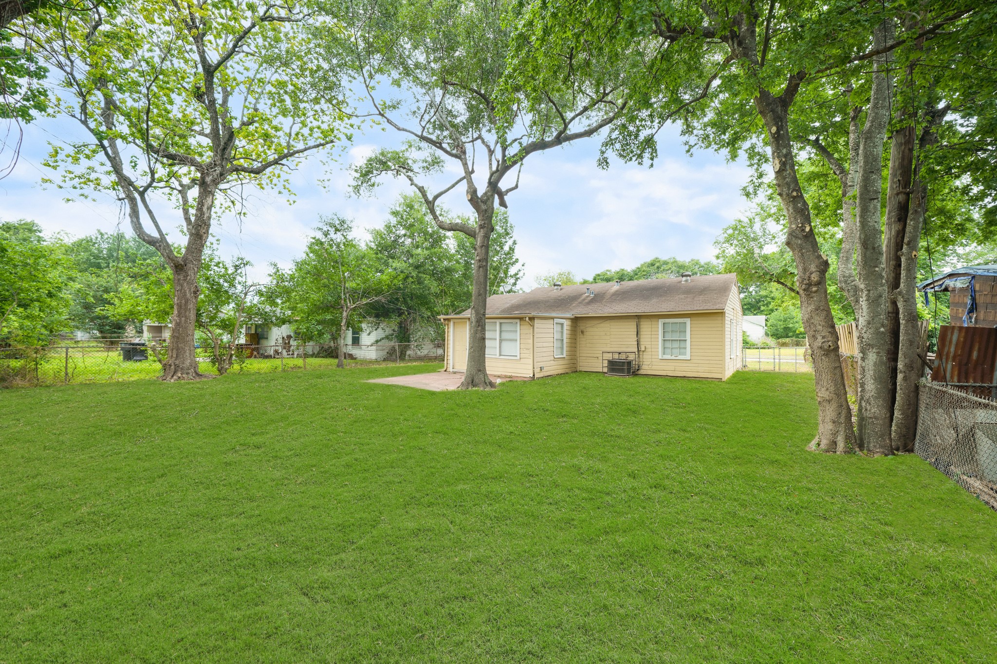 3938 Alsace Street Property Photo 11