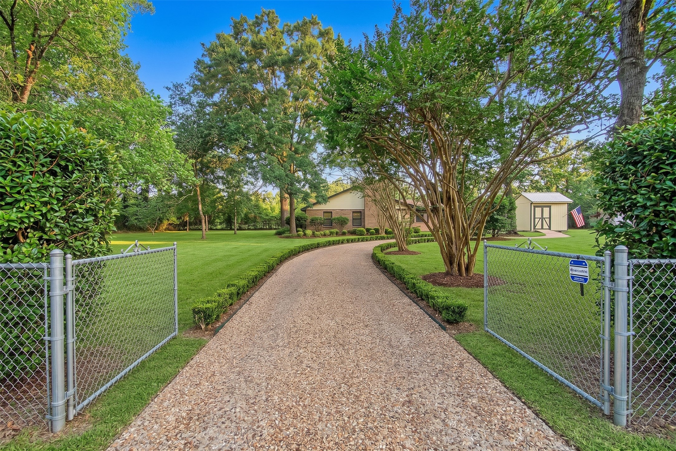 6556 Golden Oaks Drive Property Photo 1
