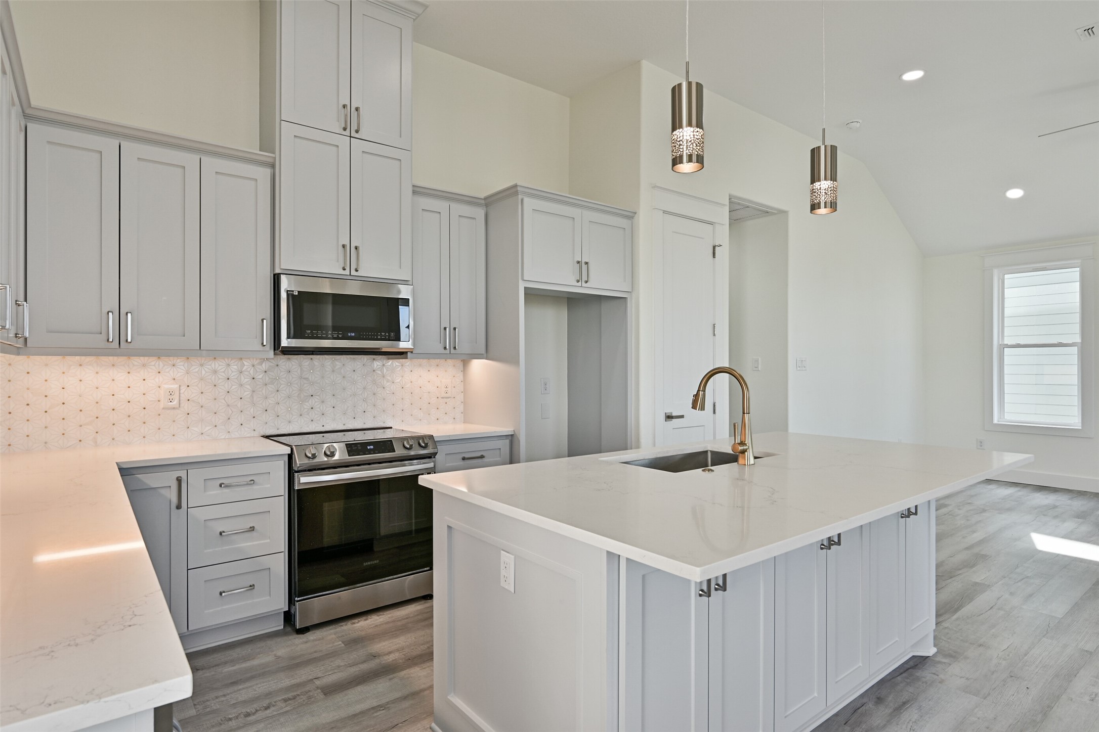25231 Sausalito Drive Property Photo 14