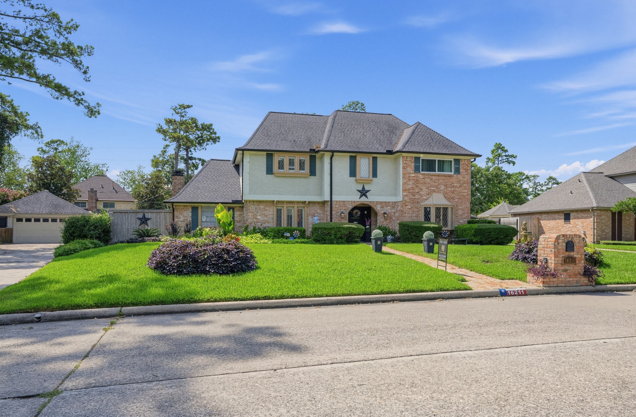 16211 N Greenfield Drive Property Photo 1